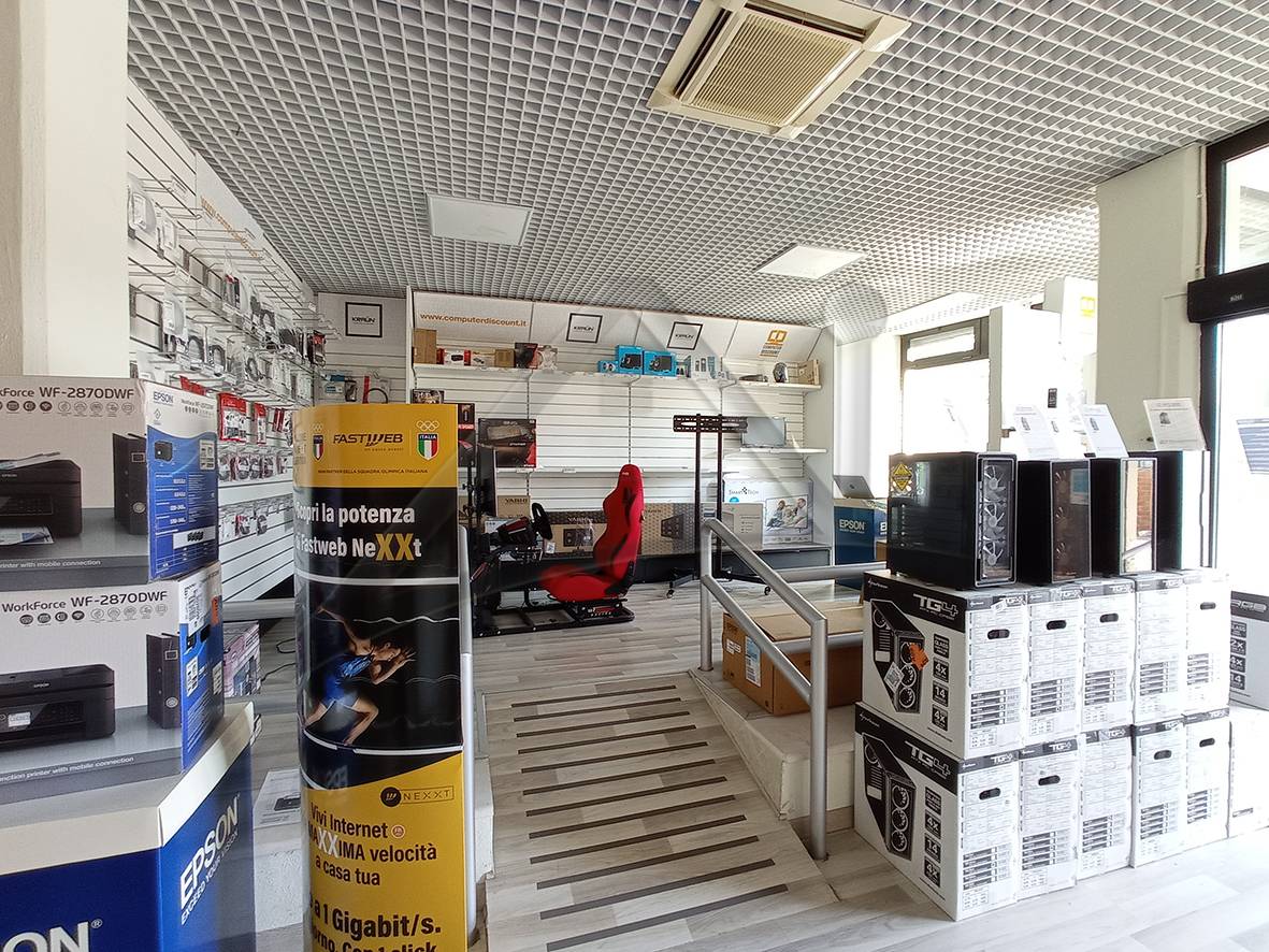 Locale commerciale in vendita a L'Aquila, Centro storico