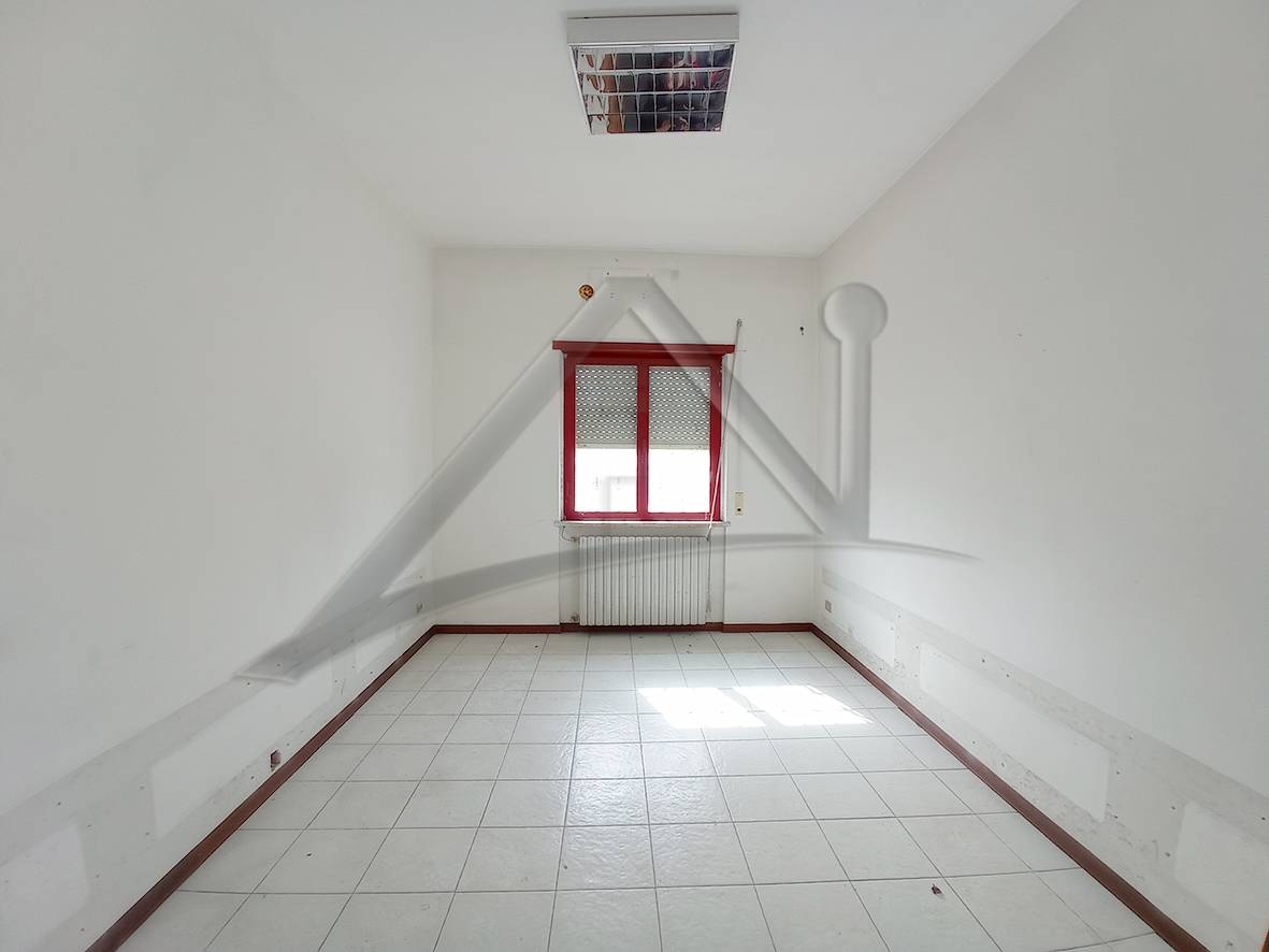 Capannone in affitto a L'Aquila, Bazzano