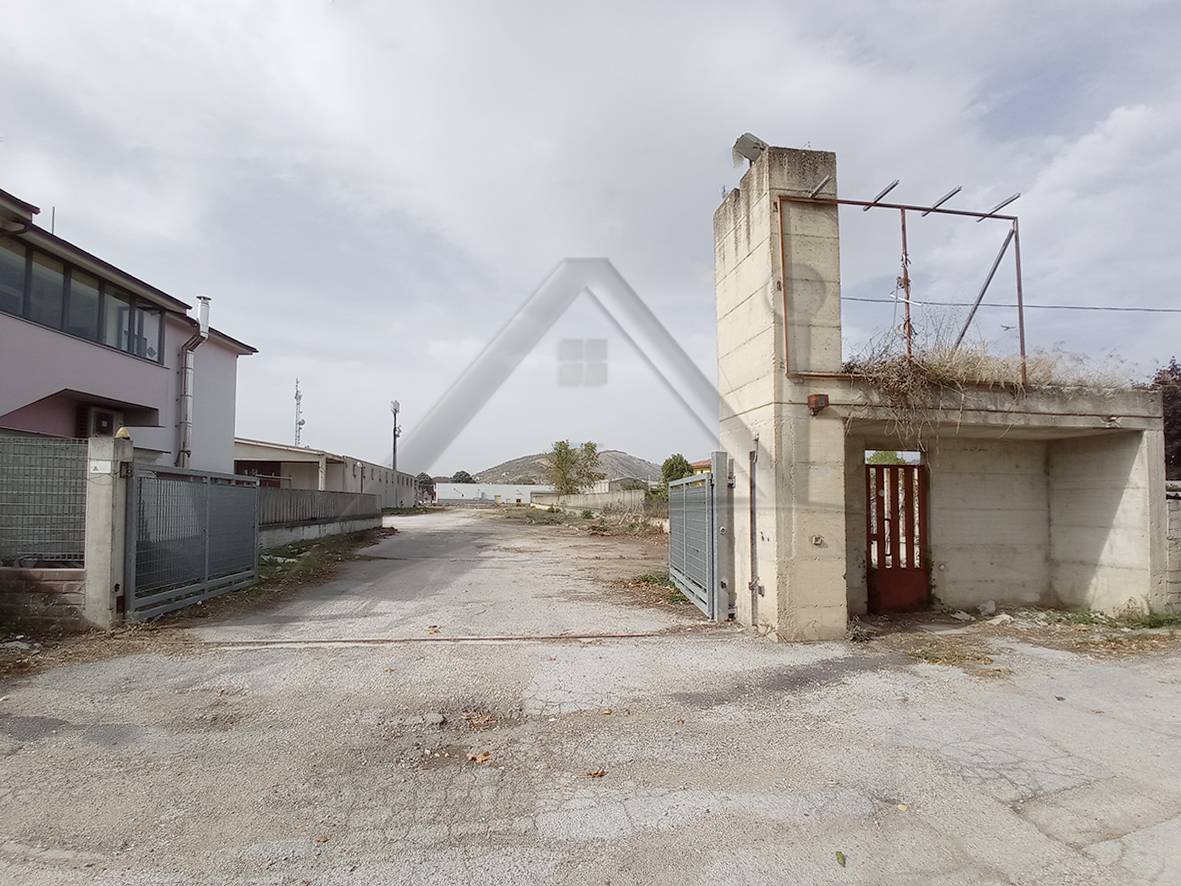 Capannone in affitto a L'Aquila, Bazzano