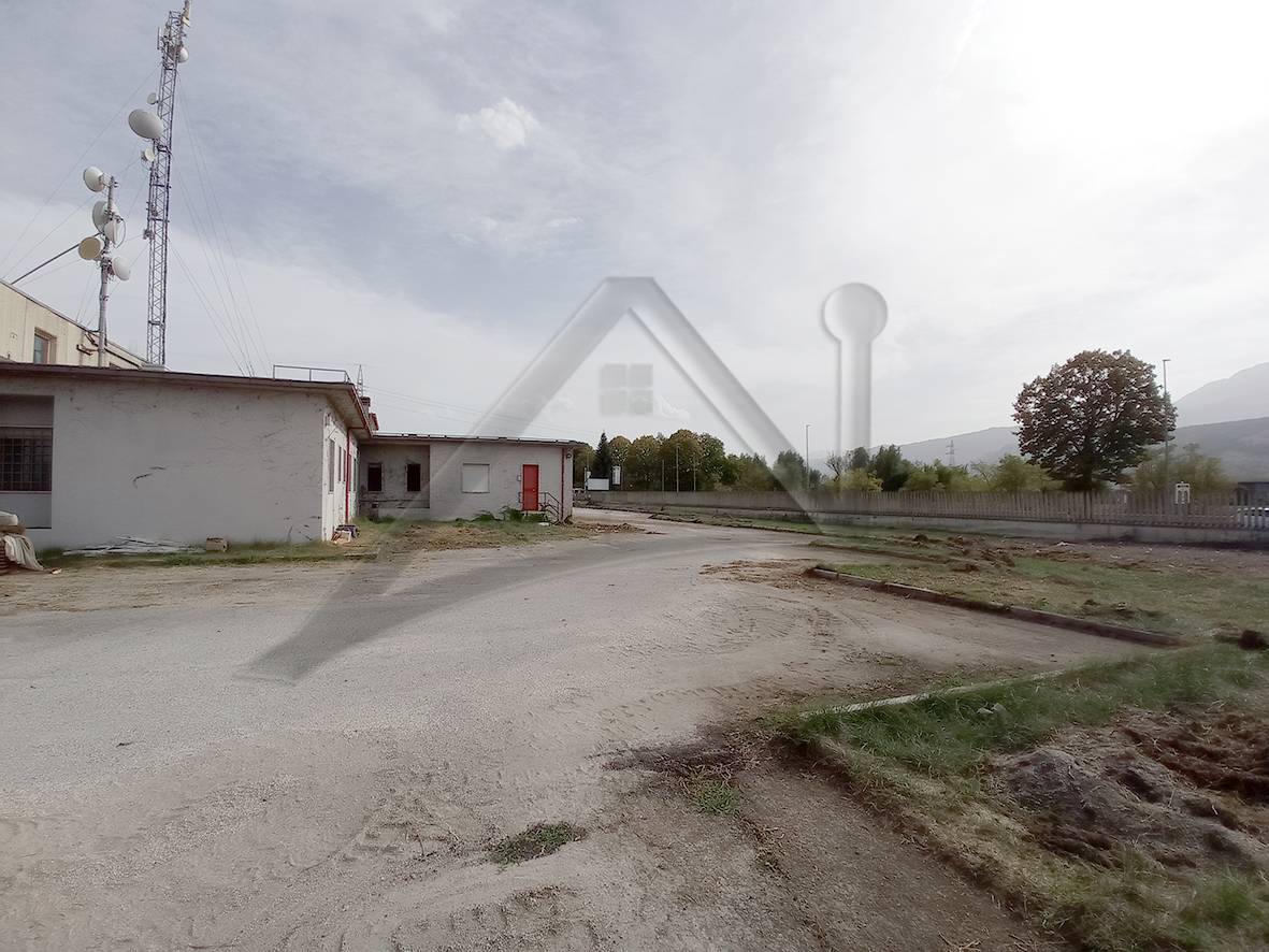 Capannone in affitto a L'Aquila, Bazzano