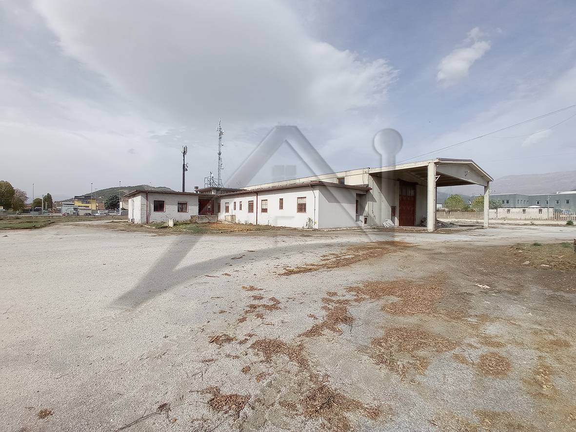 Capannone in affitto a L'Aquila, Bazzano