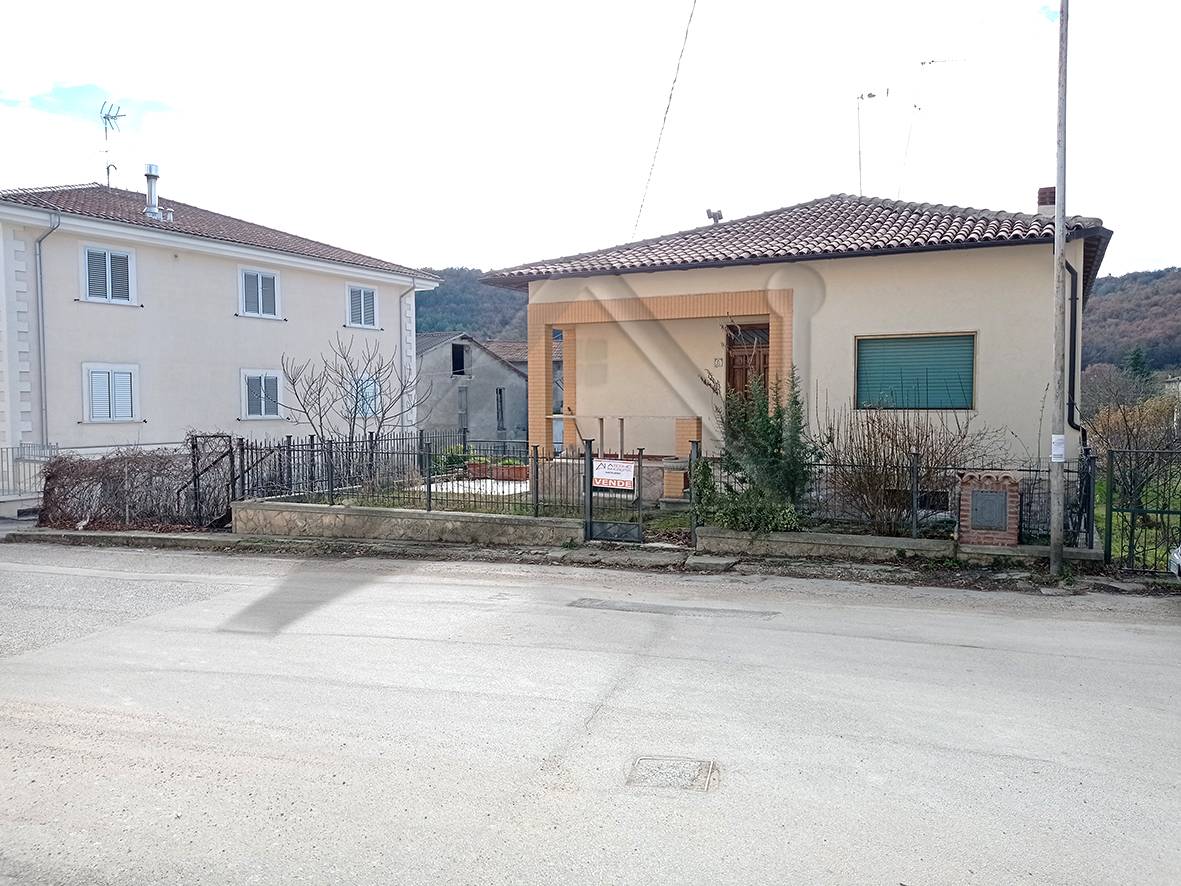 Casa singola in vendita a Prata d'Ansidonia