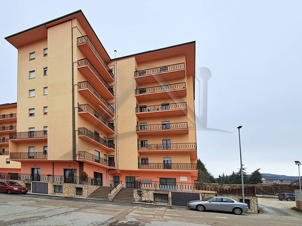 Locale commerciale in vendita a L'Aquila, S. Barbara