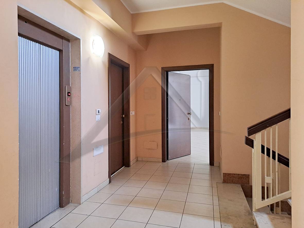 Locale commerciale in vendita a L'Aquila, S. Barbara