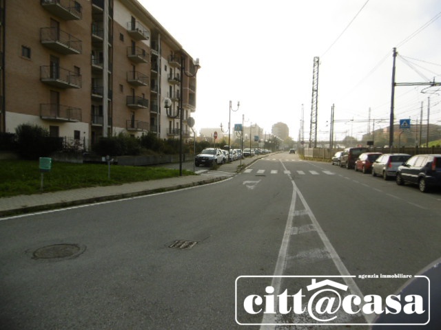 Box/Garage 13mq con box in via eugenio clara, Chivasso