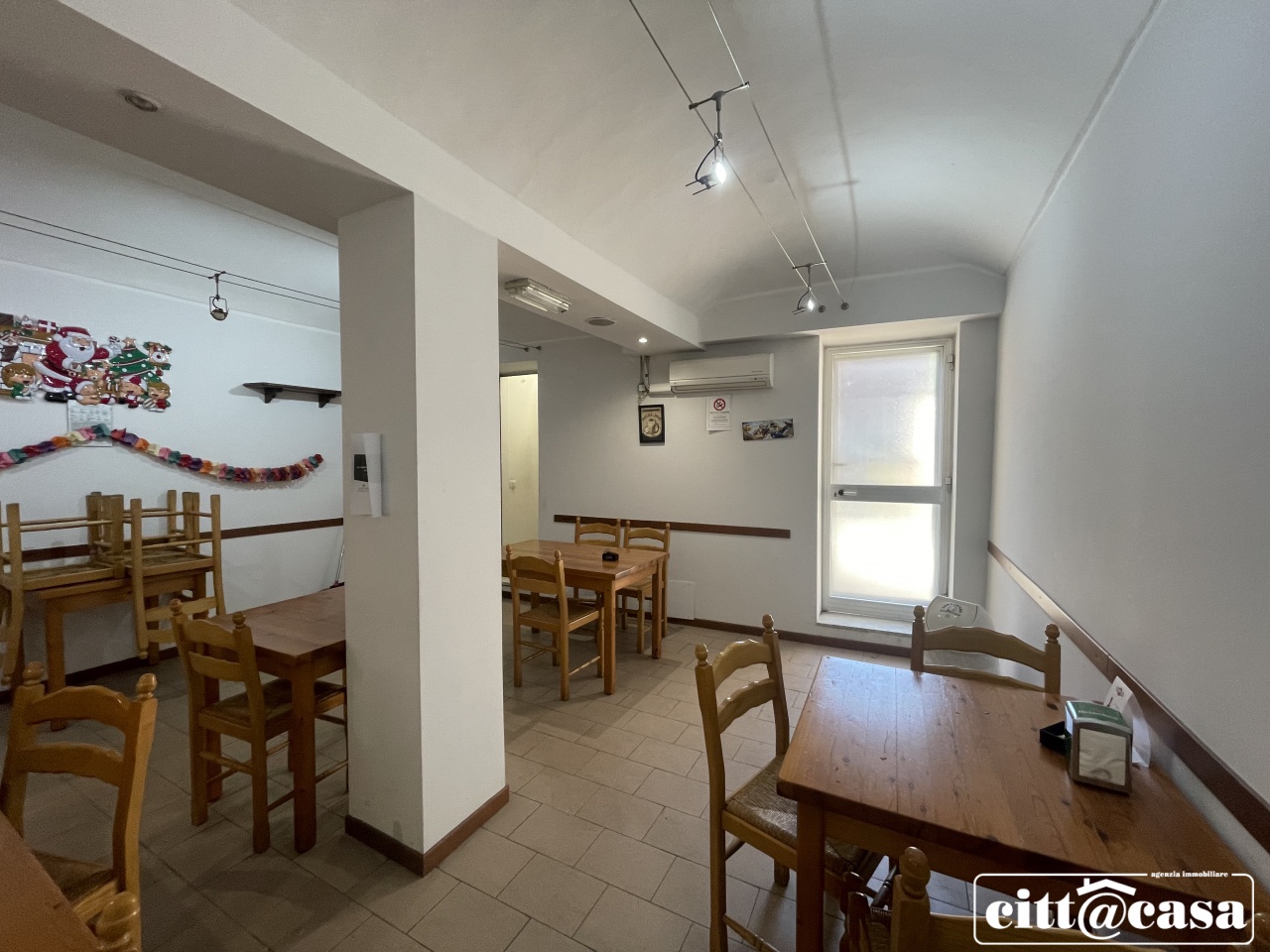 Attivit commerciale in vendita in piazza risorgimento, Lauriano