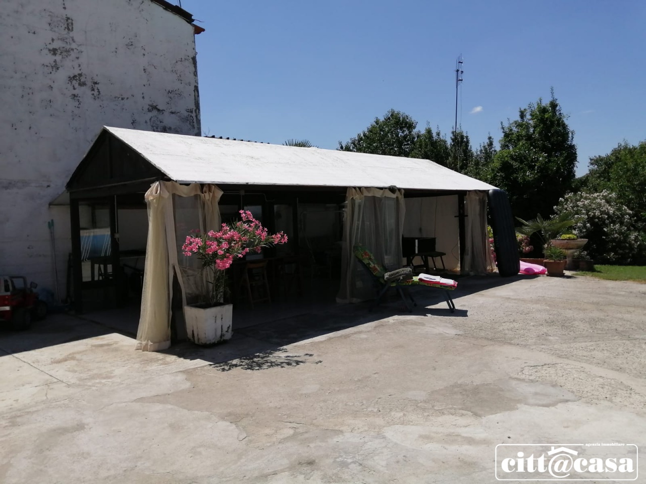 Villa con giardino in via grisoglio, Brozolo