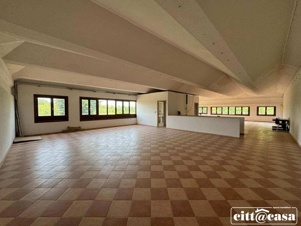 Capannone in affitto a Crescentino