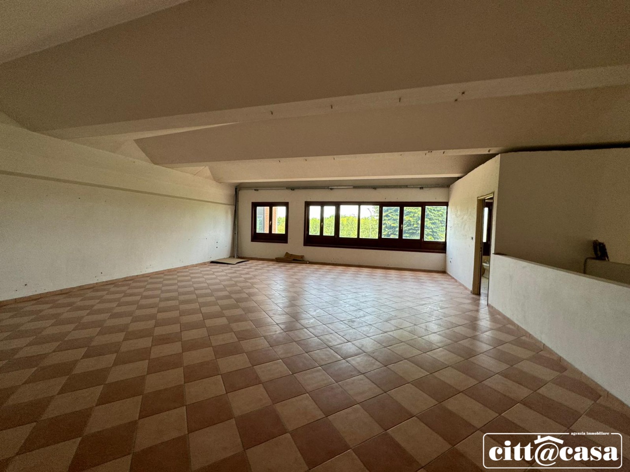 Capannone in affitto a Crescentino