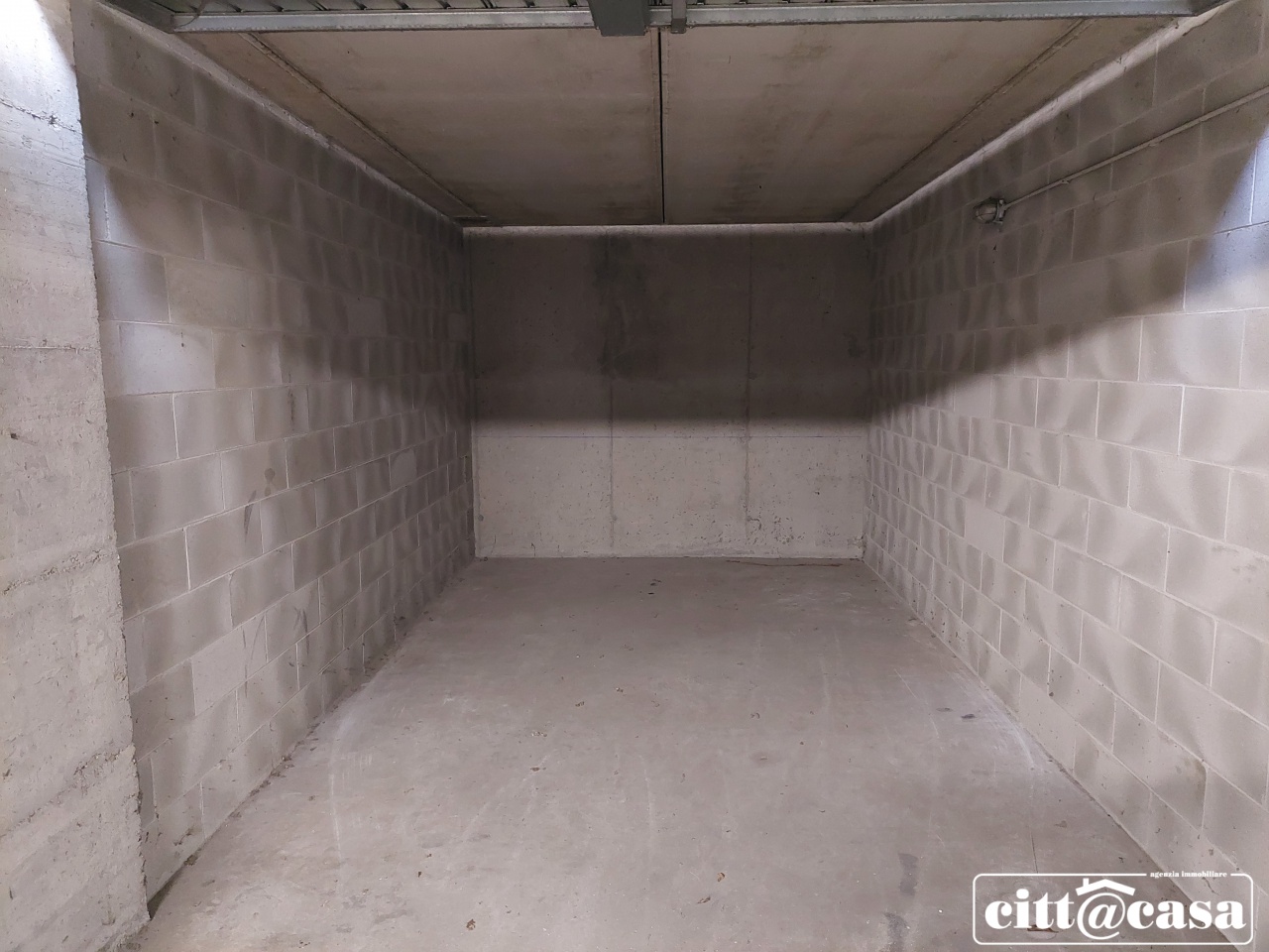 Box/Garage 16mq con box in via talentino, Chivasso