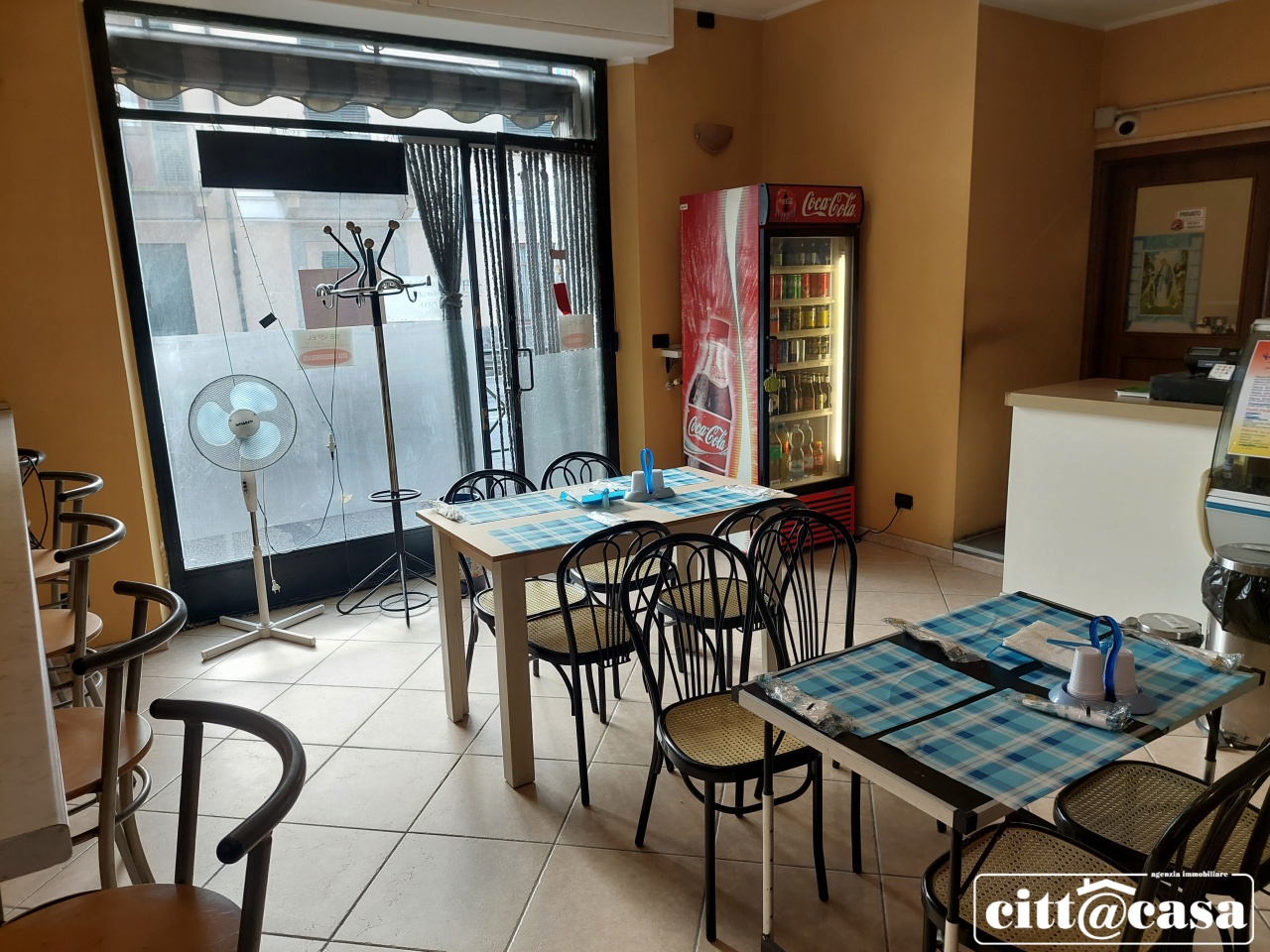 Locale commerciale in vendita in via ivrea, Chivasso