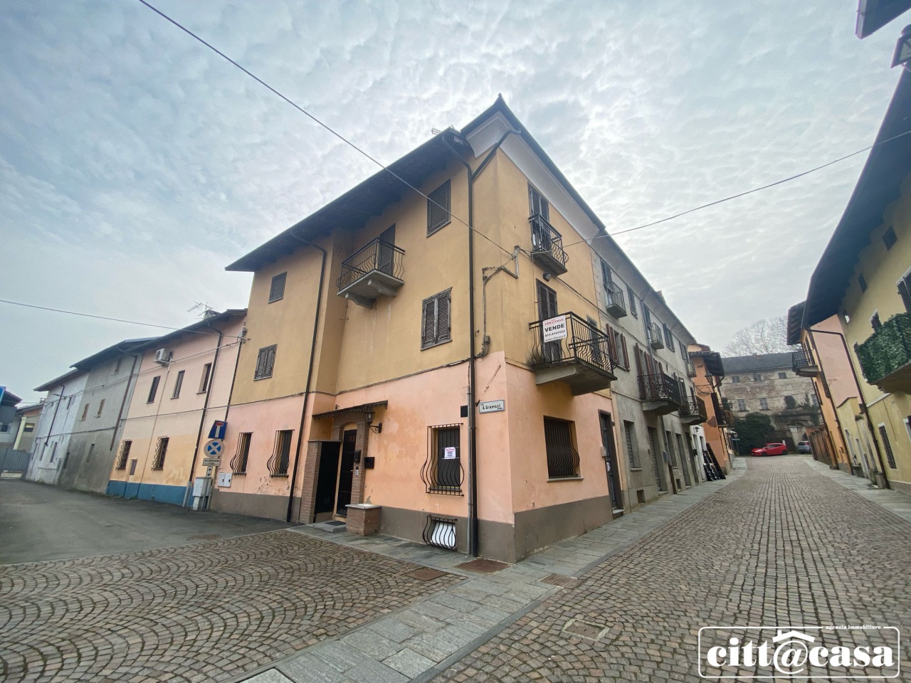 Stabile/Palazzo da ristrutturare a Lauriano