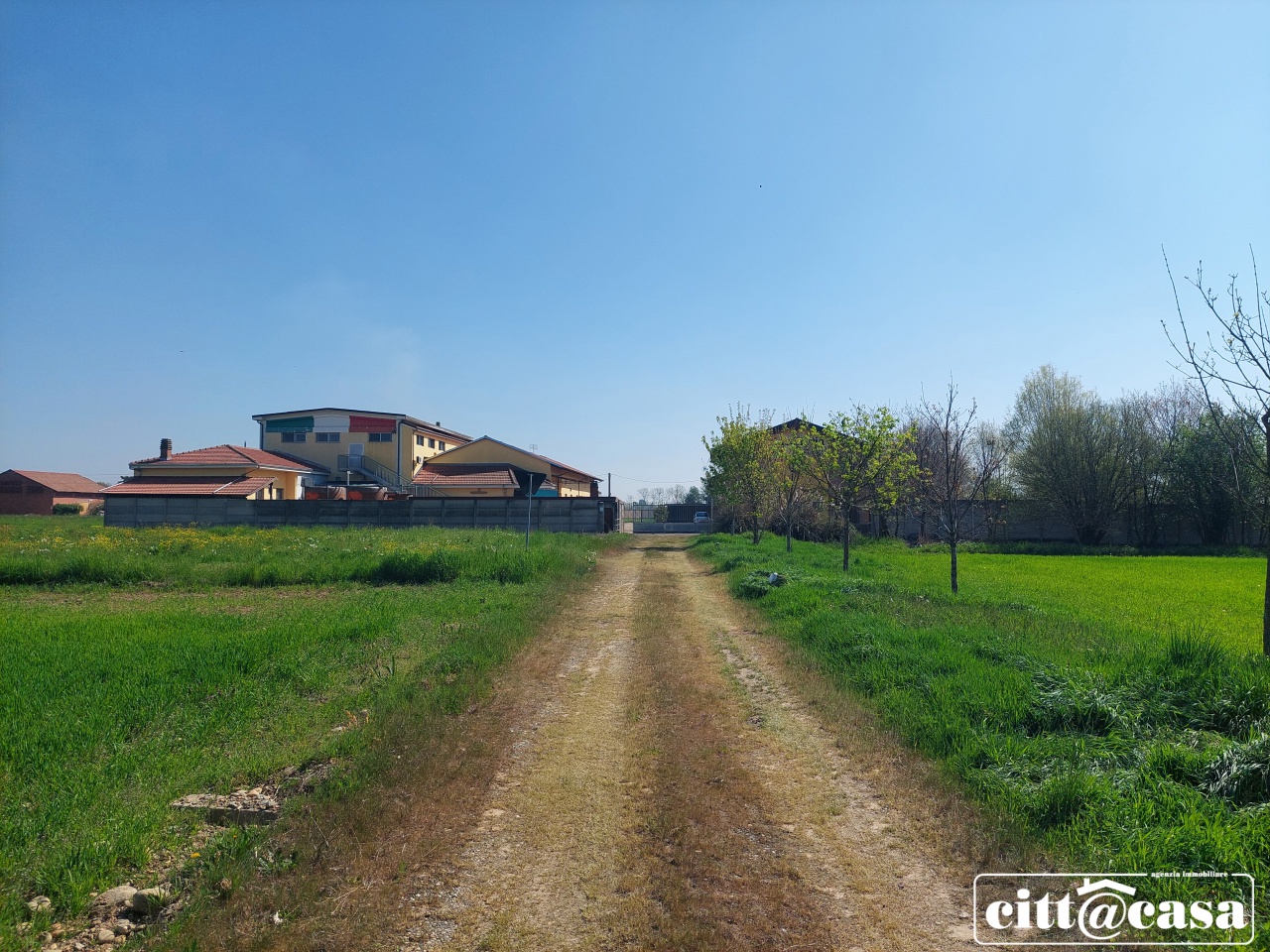 Capannone con giardino in via pasubio, Caluso