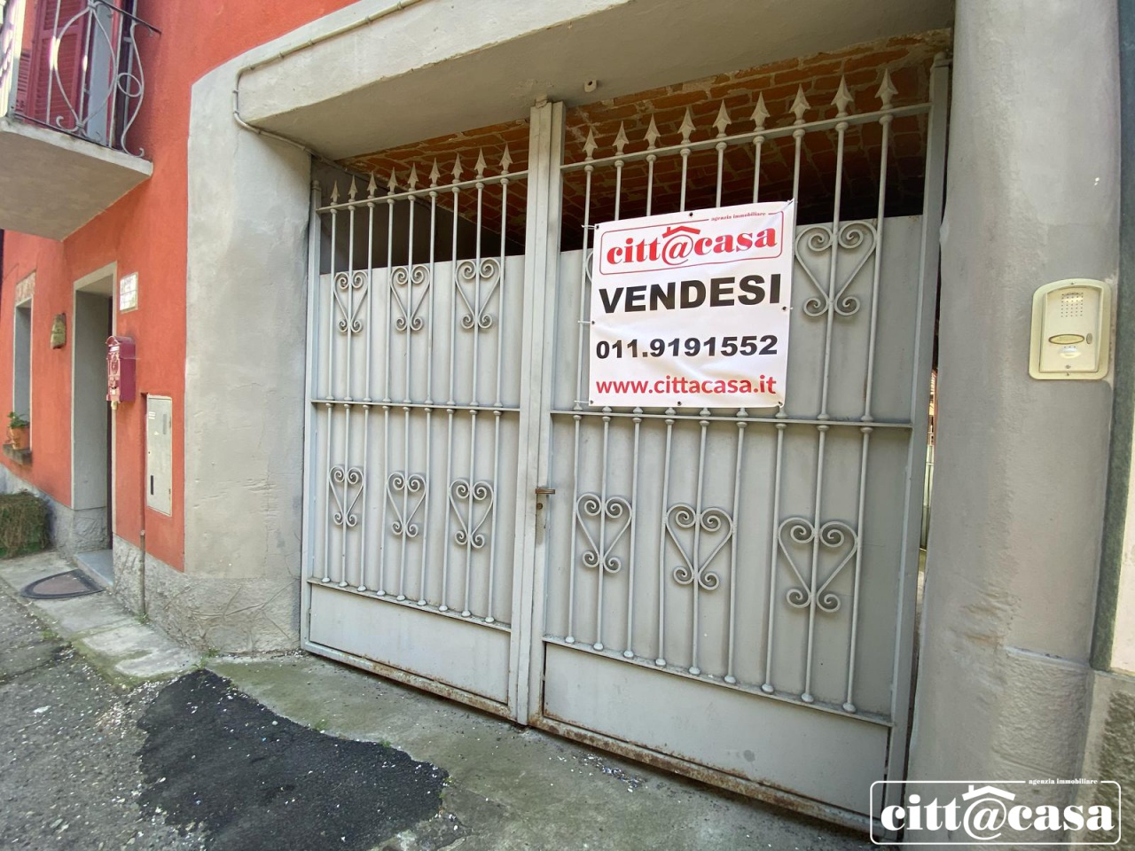 Rustico con giardino a Lauriano