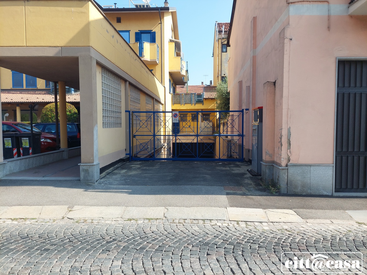 Box/Garage 14mq con box in via demetrio cosola, Chivasso