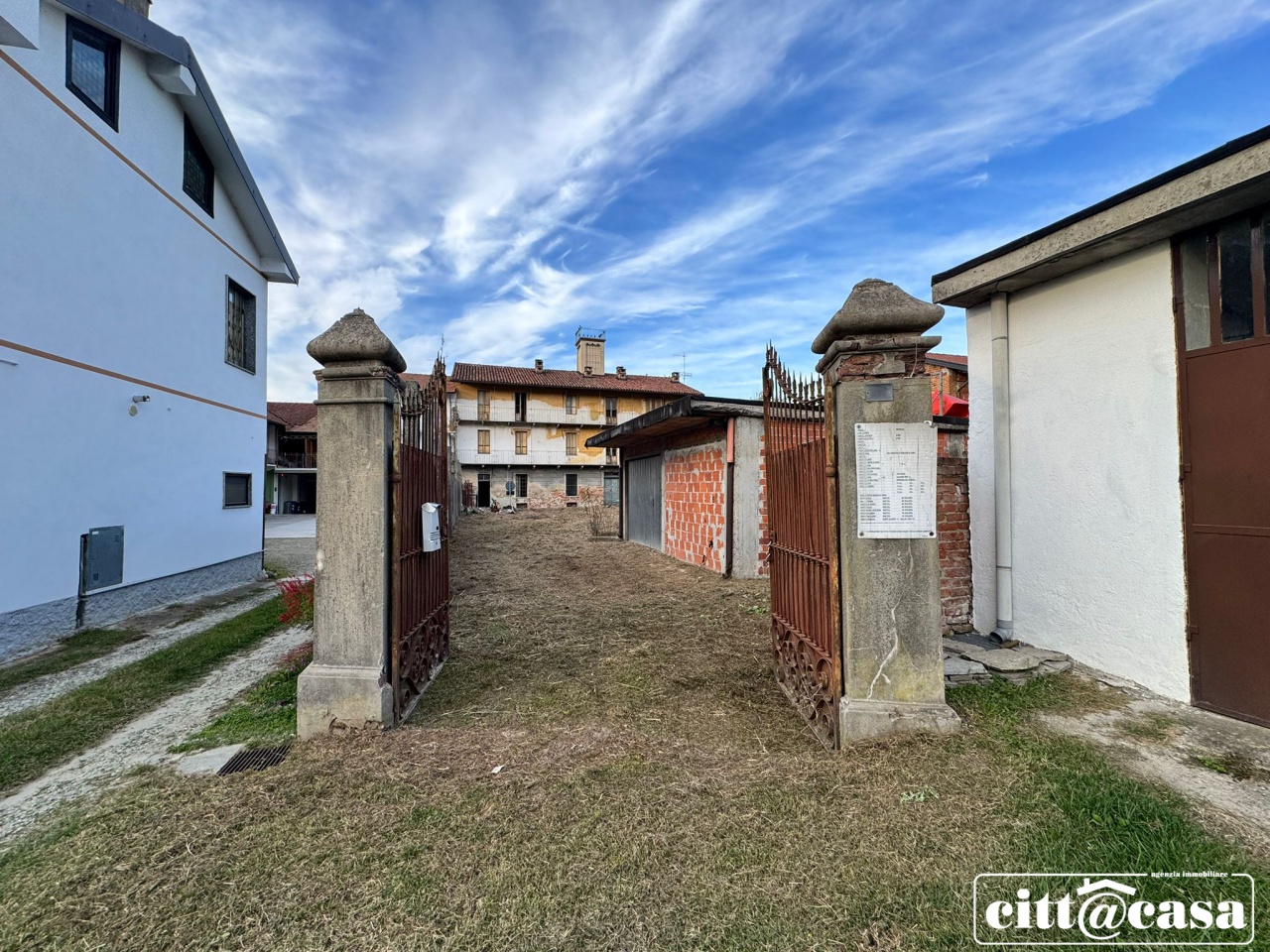Stabile/Palazzo con giardino a San Sebastiano da Po