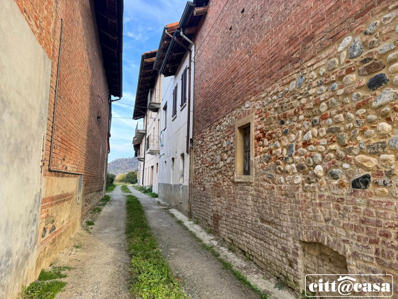Stabile/Palazzo con giardino a San Sebastiano da Po