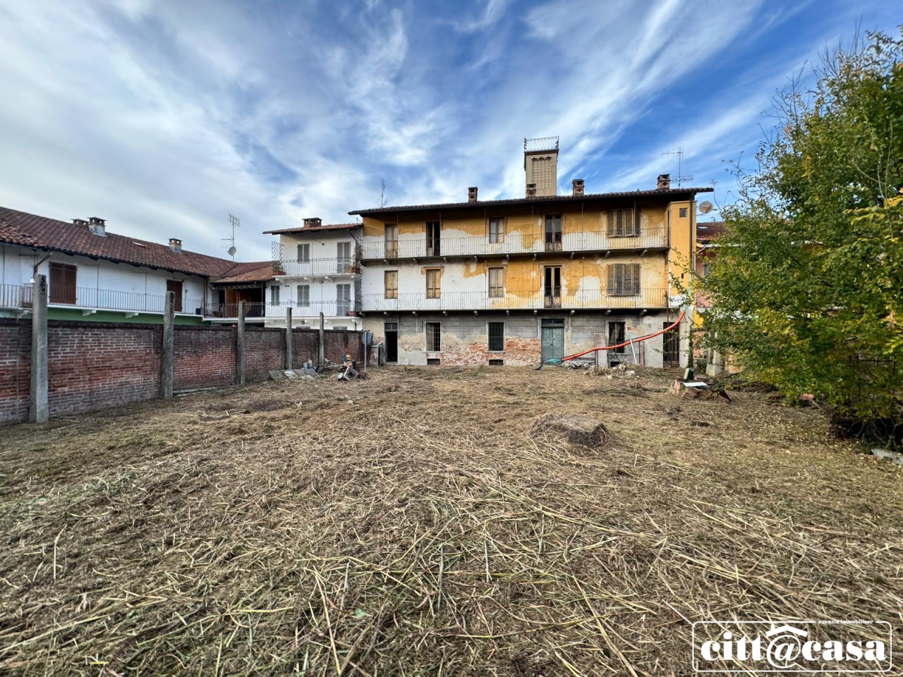 Stabile/Palazzo con giardino a San Sebastiano da Po
