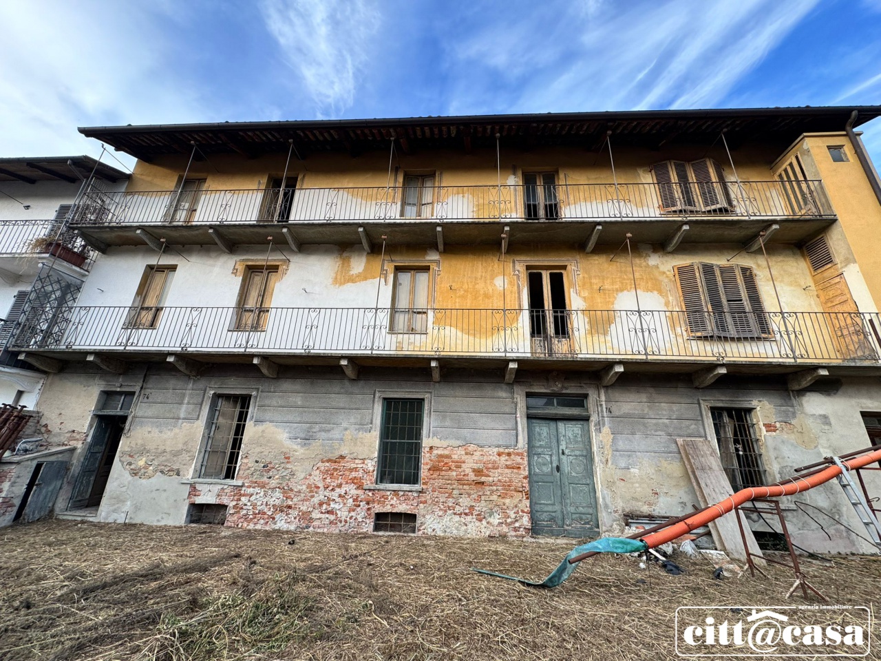 Stabile/Palazzo con giardino a San Sebastiano da Po