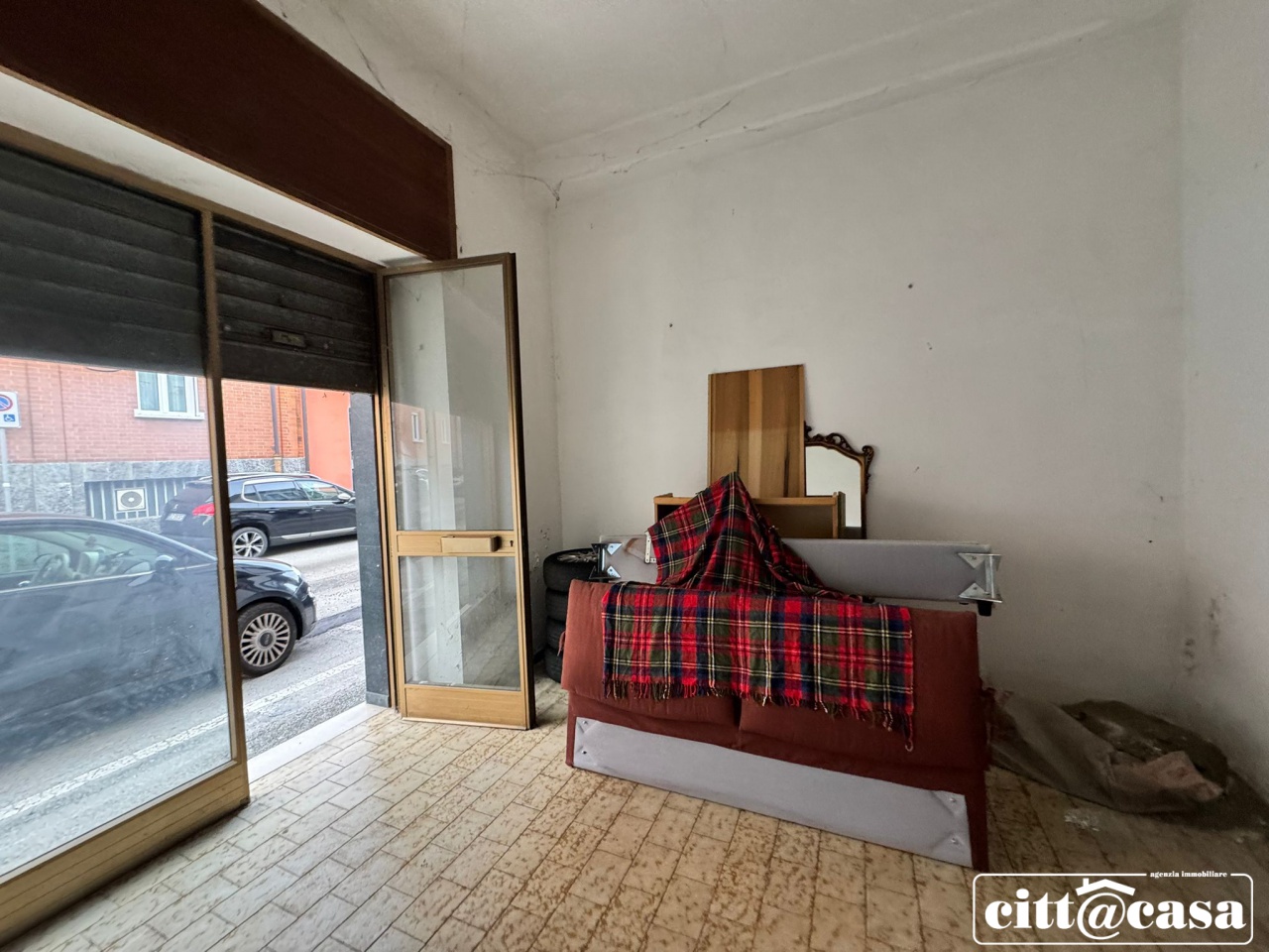 Magazzino in vendita a Crescentino