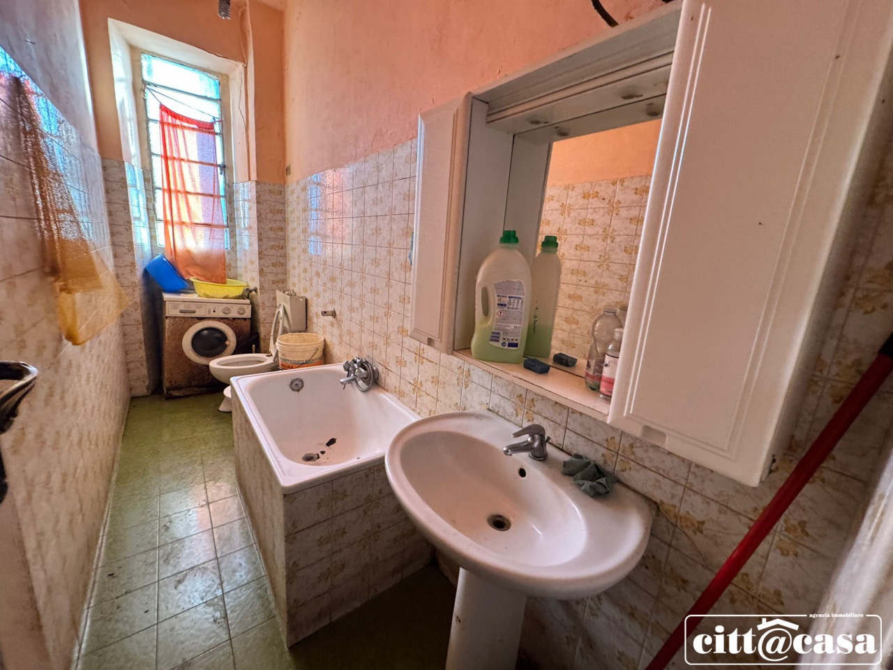 Bilocale da ristrutturare in via chiesa della salute, Torino