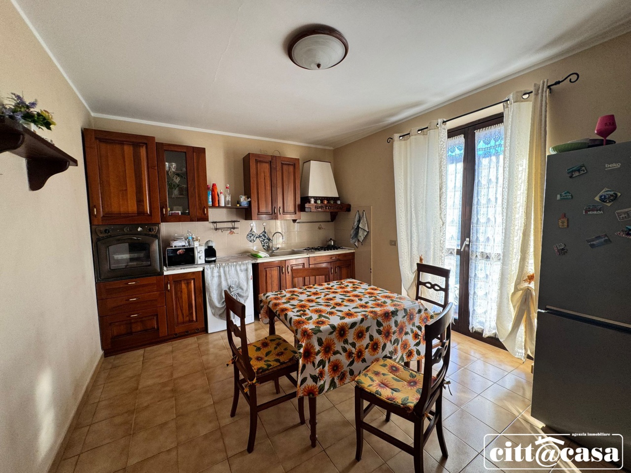 Trilocale con box in via cappelletta, Lauriano