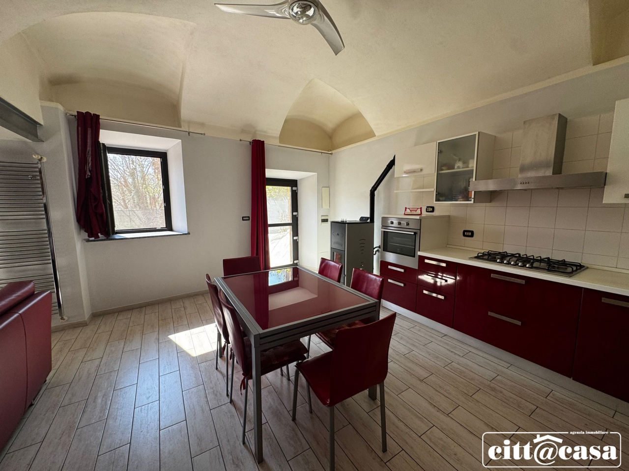 Rustico con giardino a Lauriano