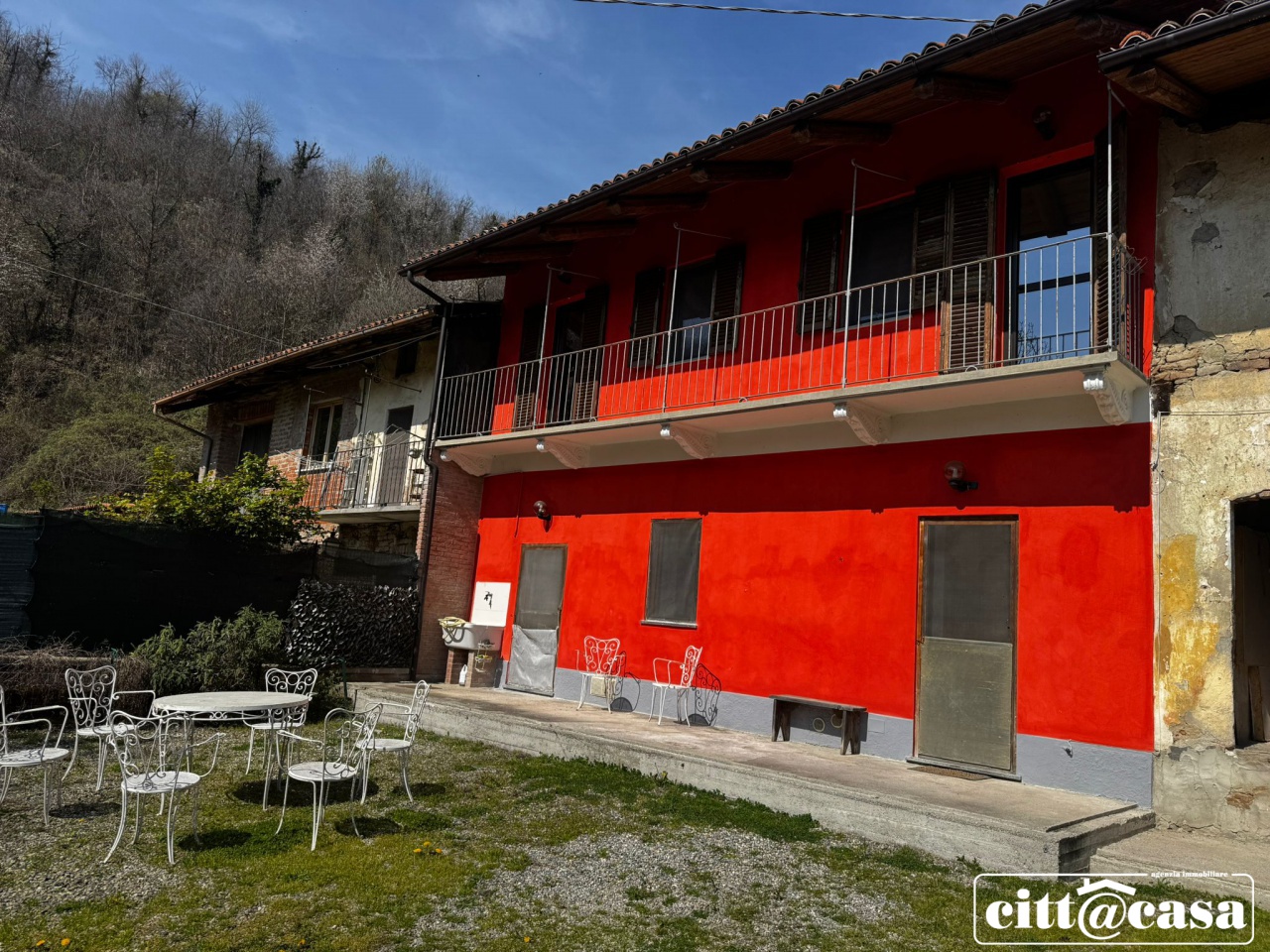 Rustico con giardino a Lauriano