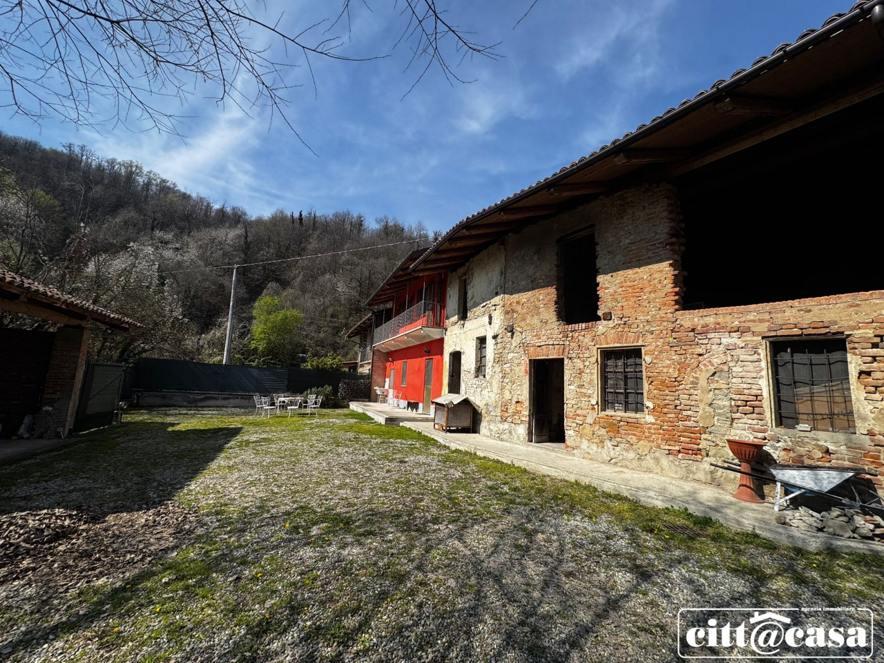 Rustico con giardino a Lauriano