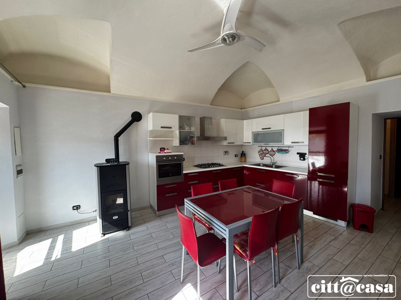 Rustico con giardino a Lauriano