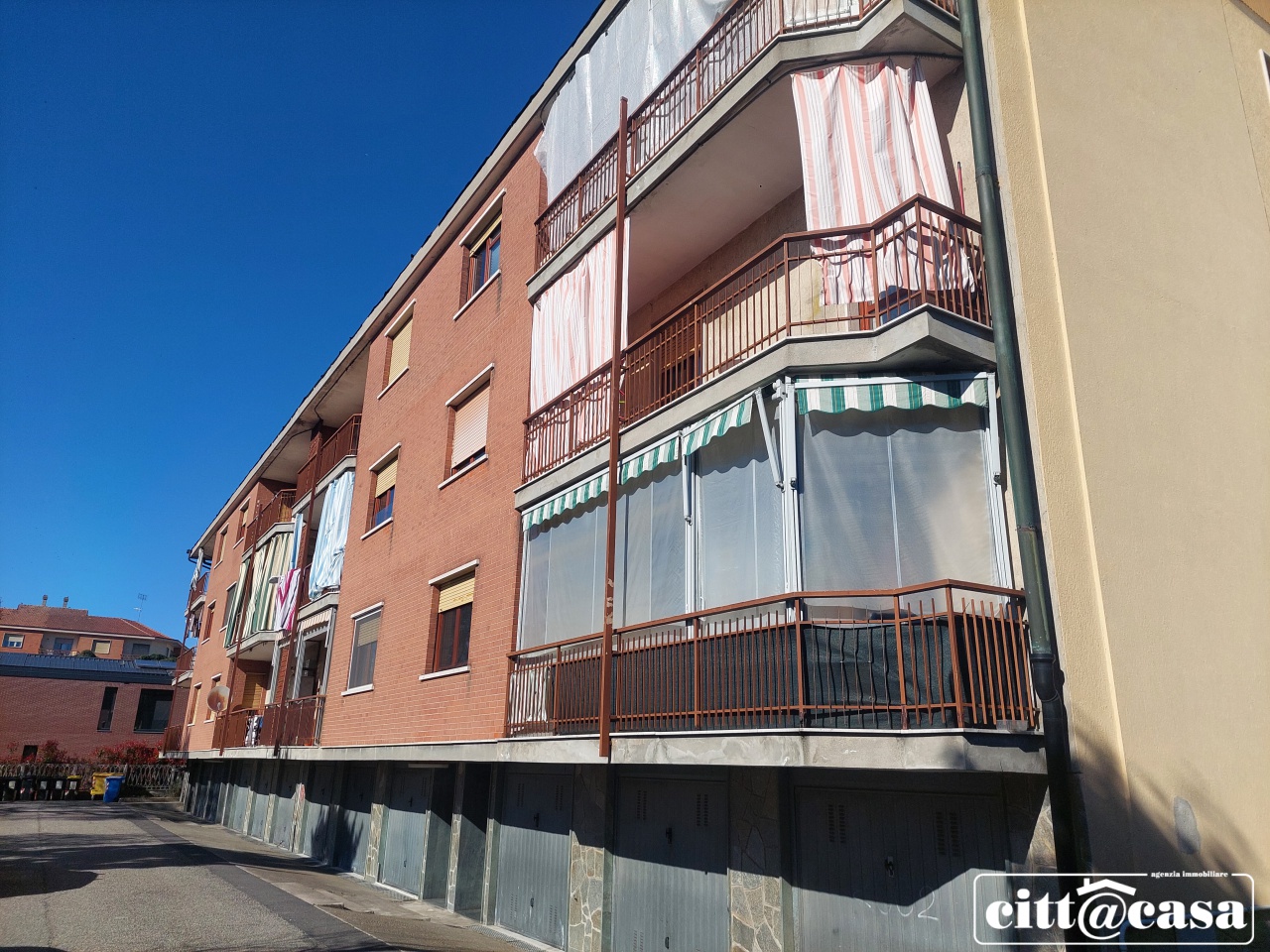 Appartamento con box in via nino costa, Chivasso