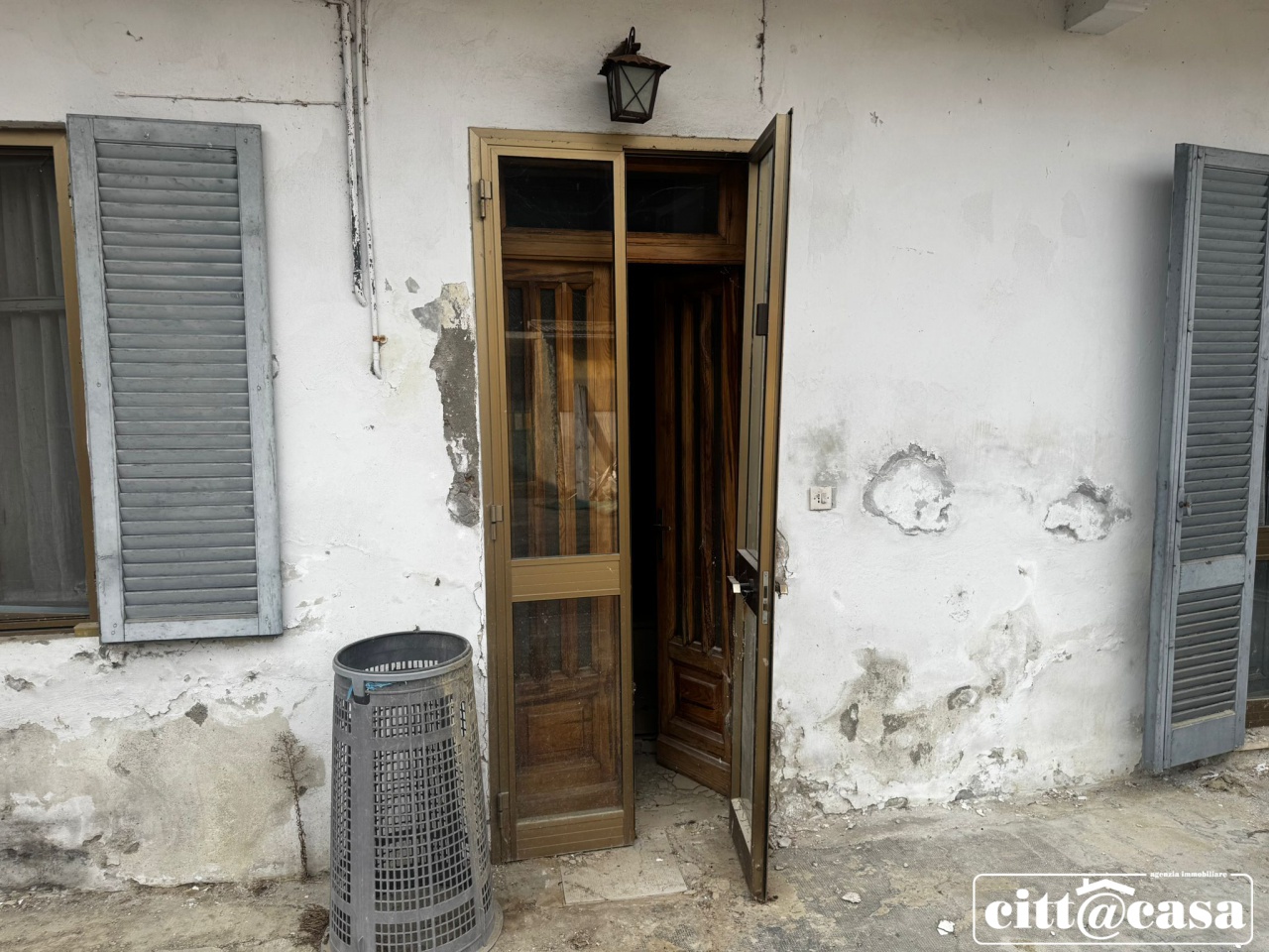 Rustico con giardino in via 4 marzo, Lauriano