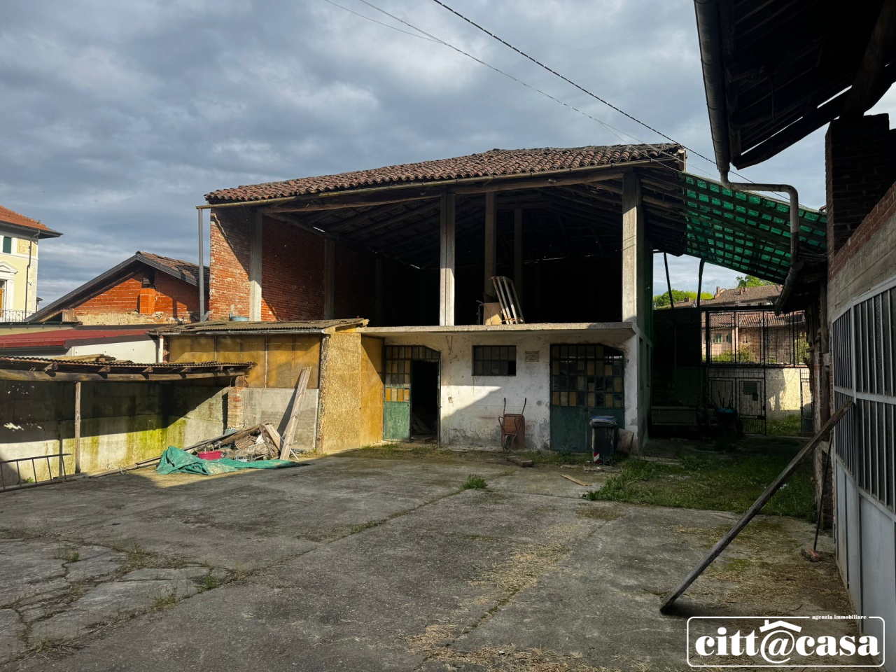 Rustico con giardino in via 4 marzo, Lauriano