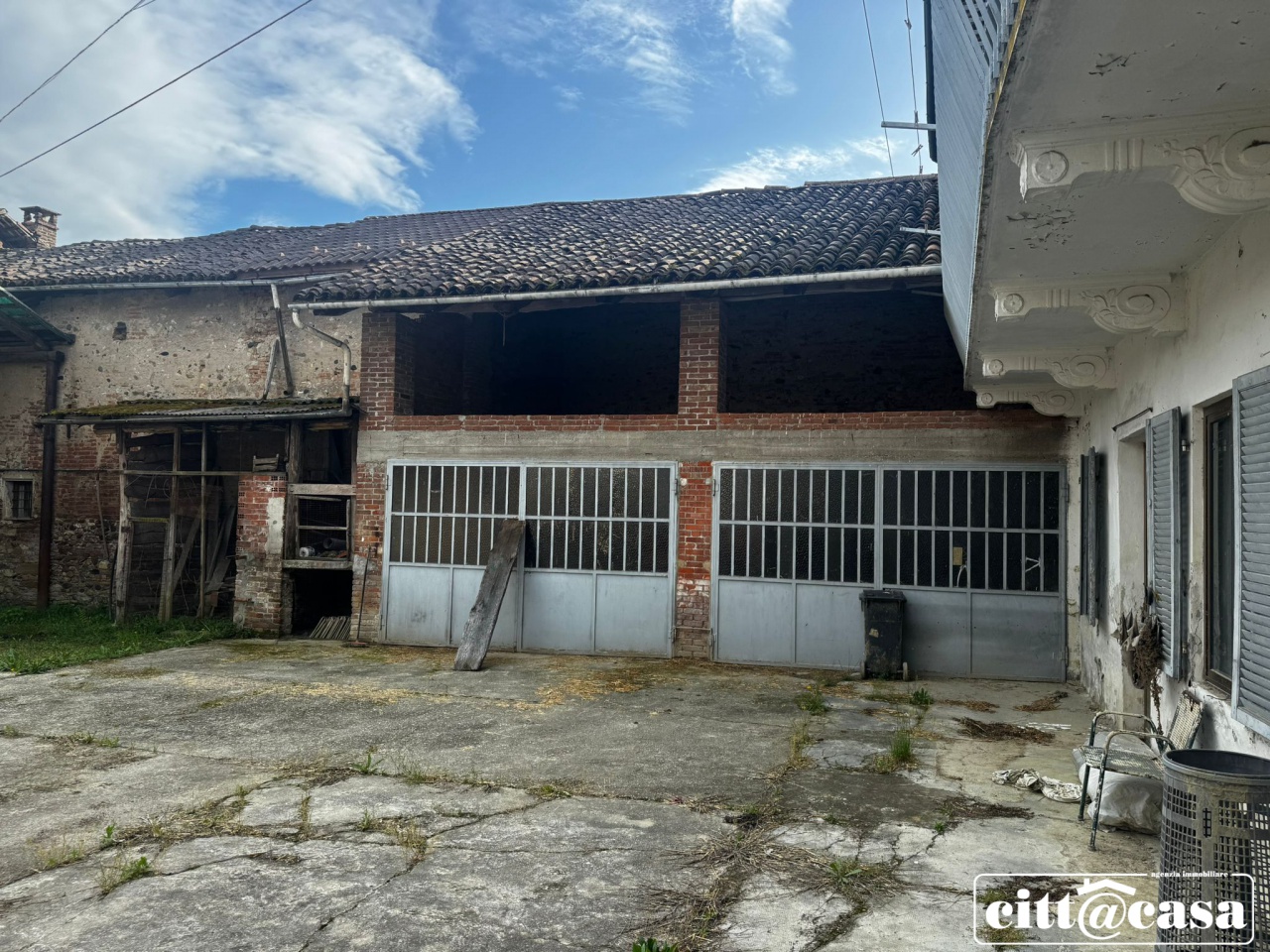 Rustico con giardino in via 4 marzo, Lauriano