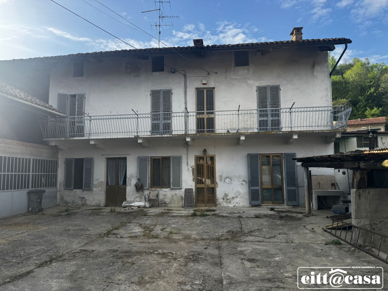 Rustico con giardino in via 4 marzo, Lauriano