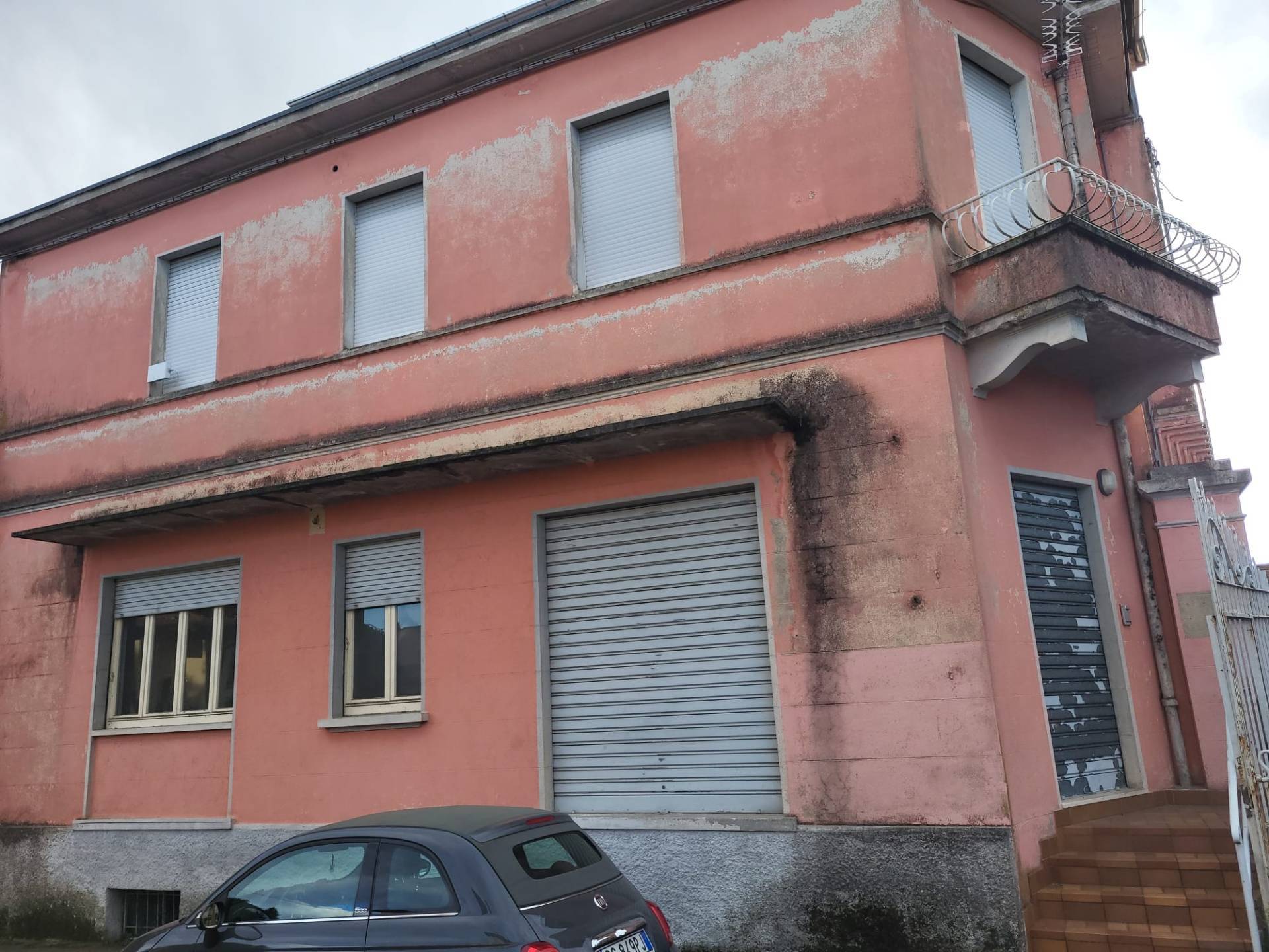 Locale commerciale in vendita a Albizzate