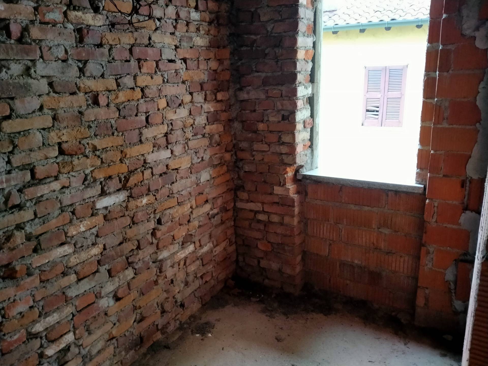 fabbricato indipendente in vendita a Besozzo