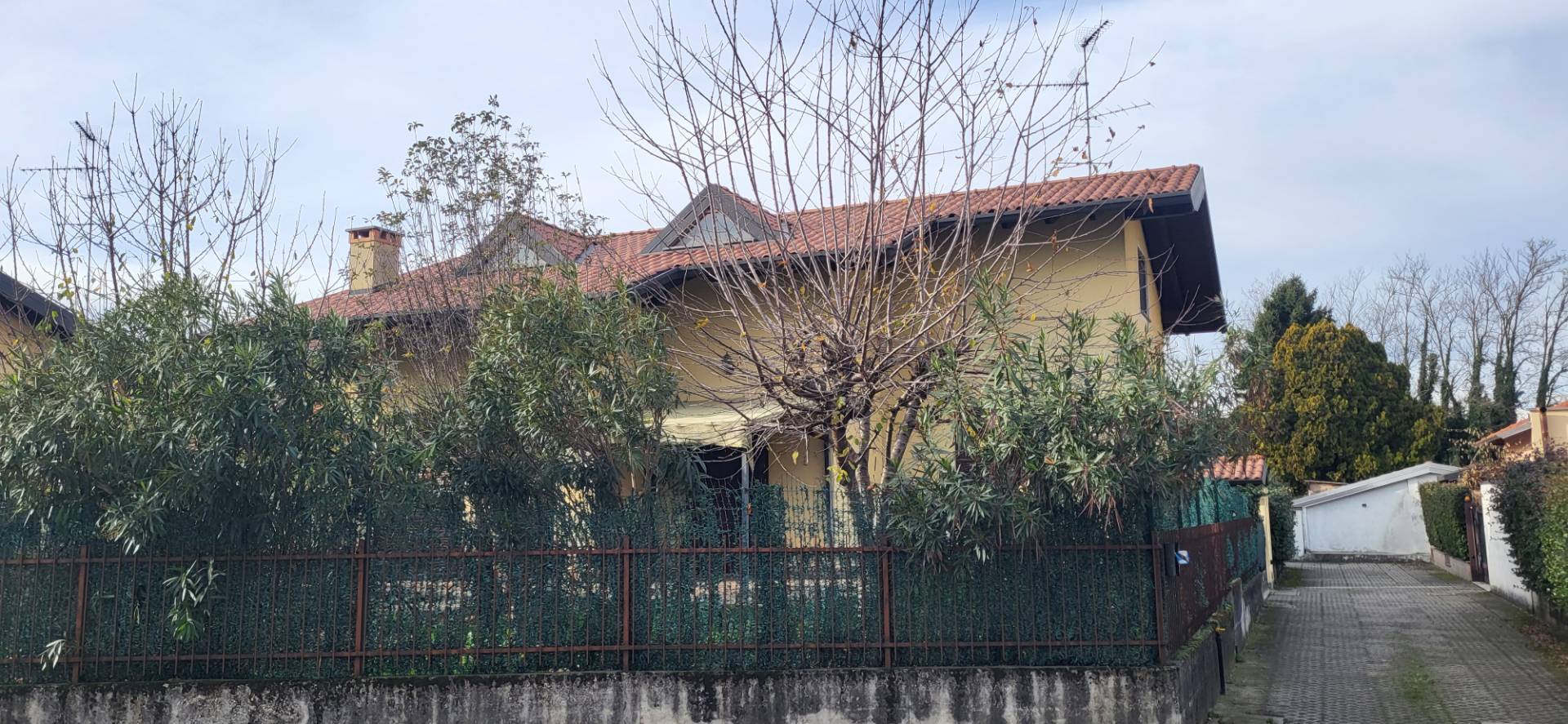 Villa in vendita a Lonate Pozzolo