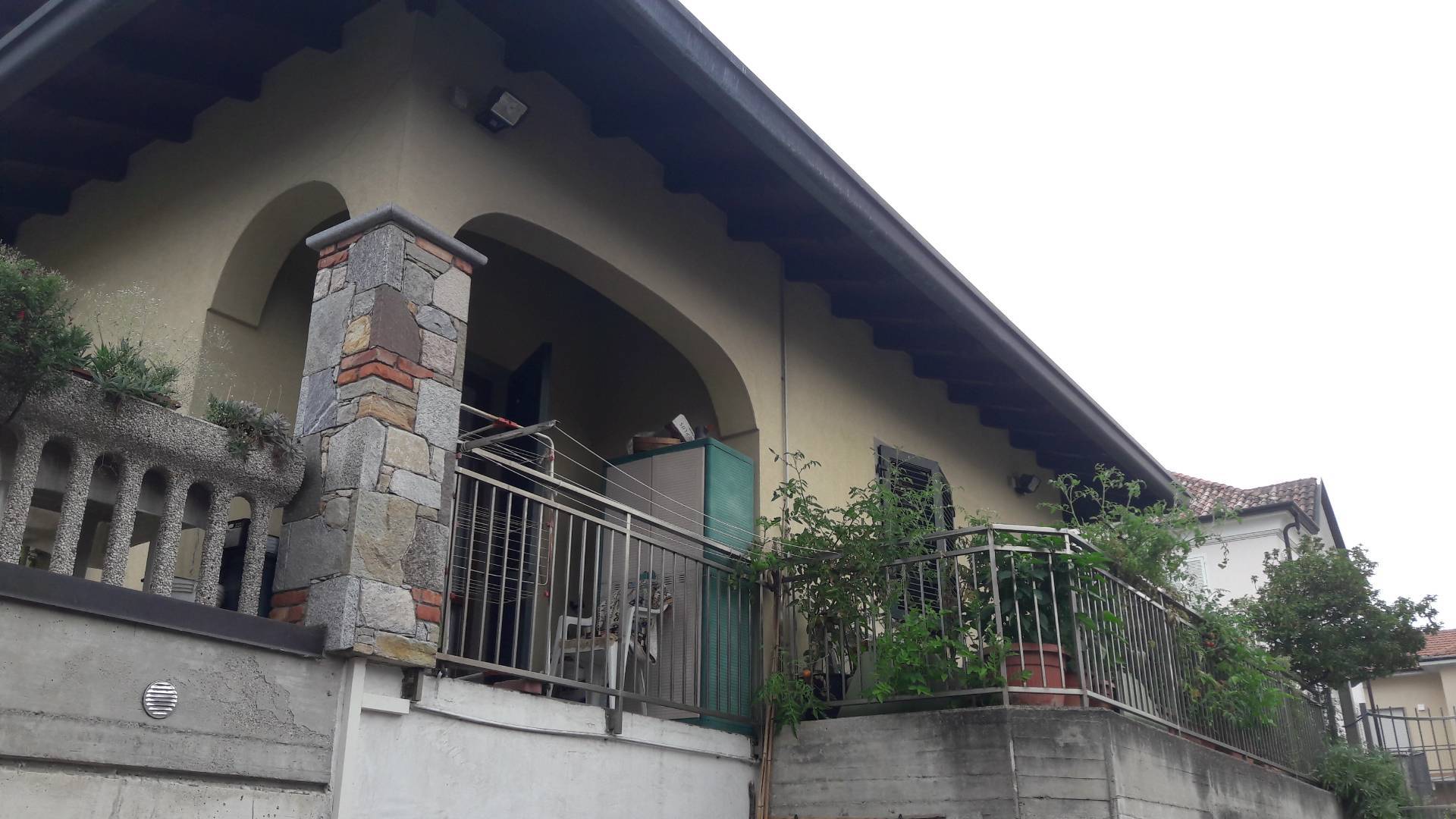 INTERA VILLA BIF. in vendita a Cavaria con Premezzo, Premezzo