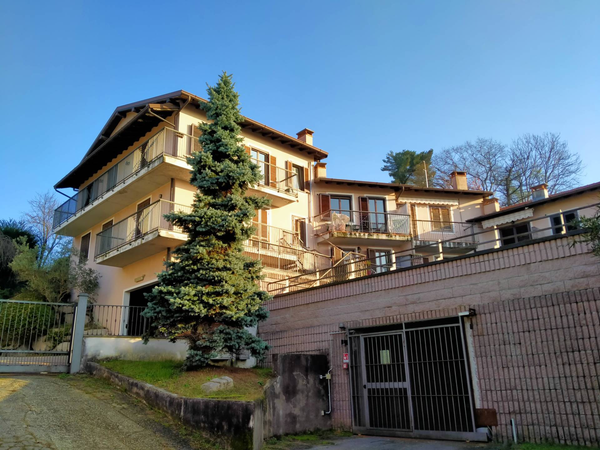 Box o garage in vendita a Malgesso