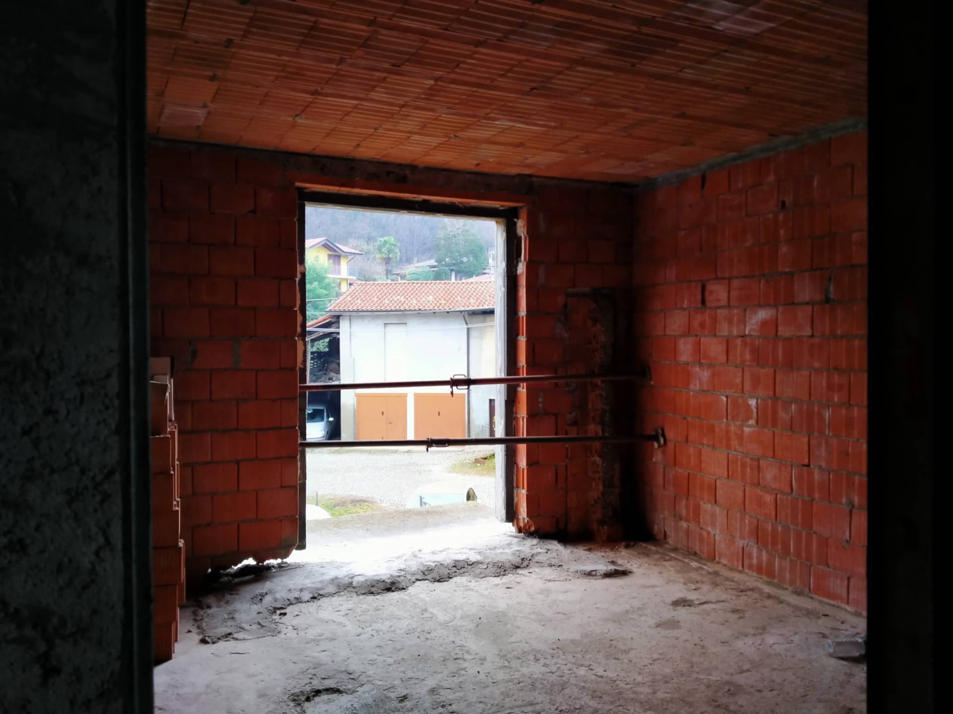 fabbricato indipendente in vendita a Besozzo