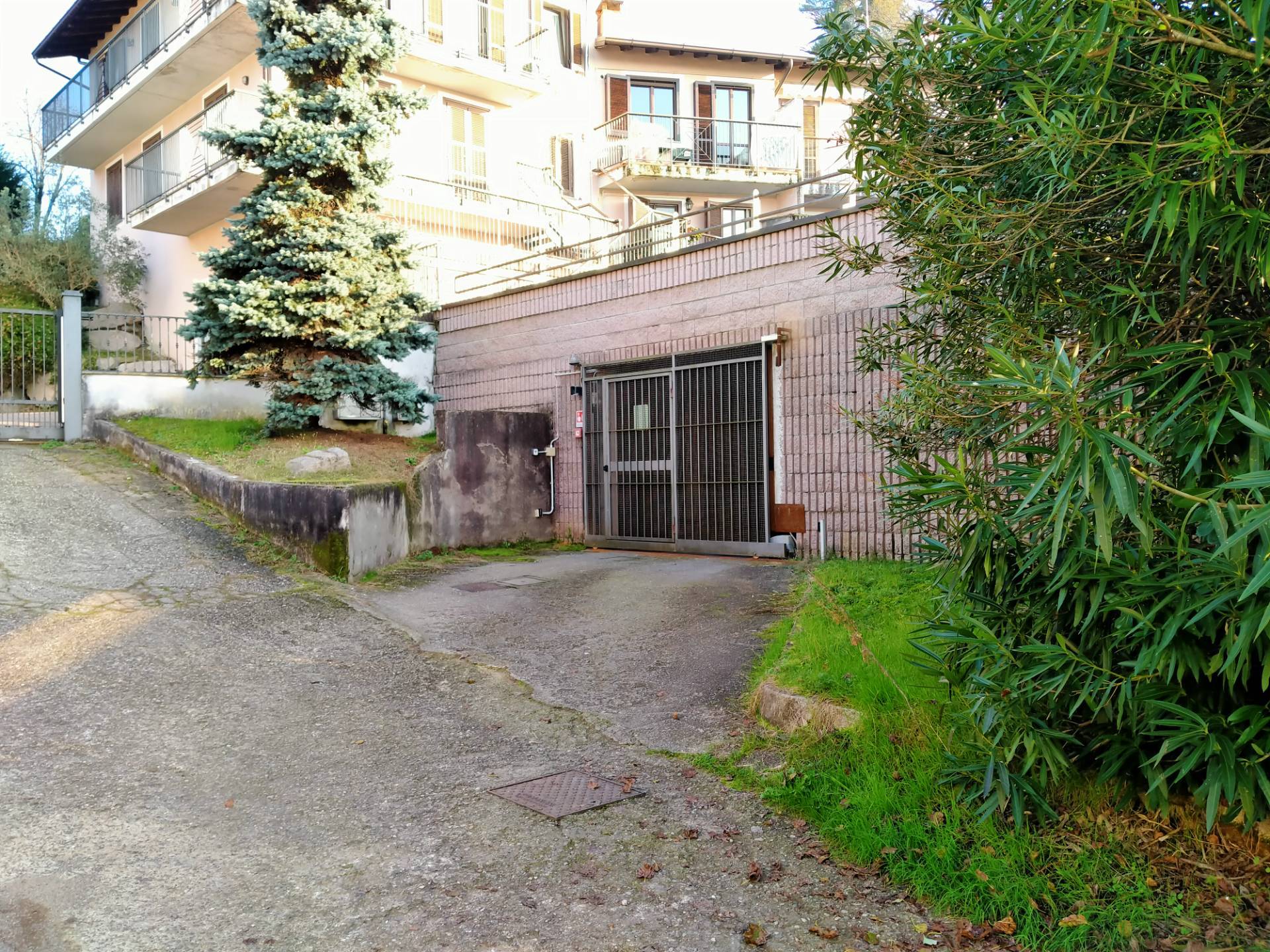 Box o garage in vendita a Malgesso