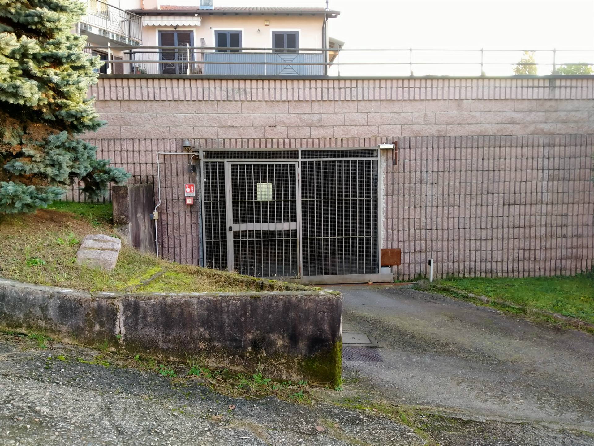 Box o garage in vendita a Malgesso