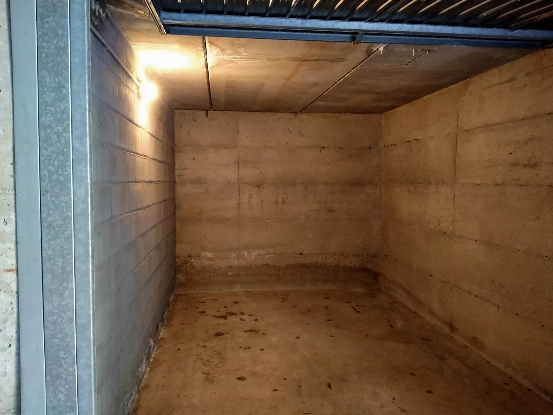 Box o garage in vendita a Malgesso