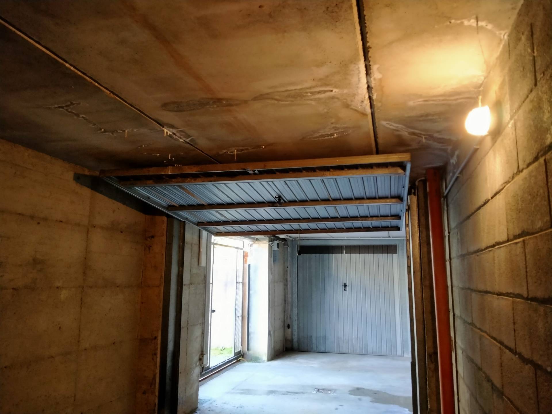 Box o garage in vendita a Malgesso