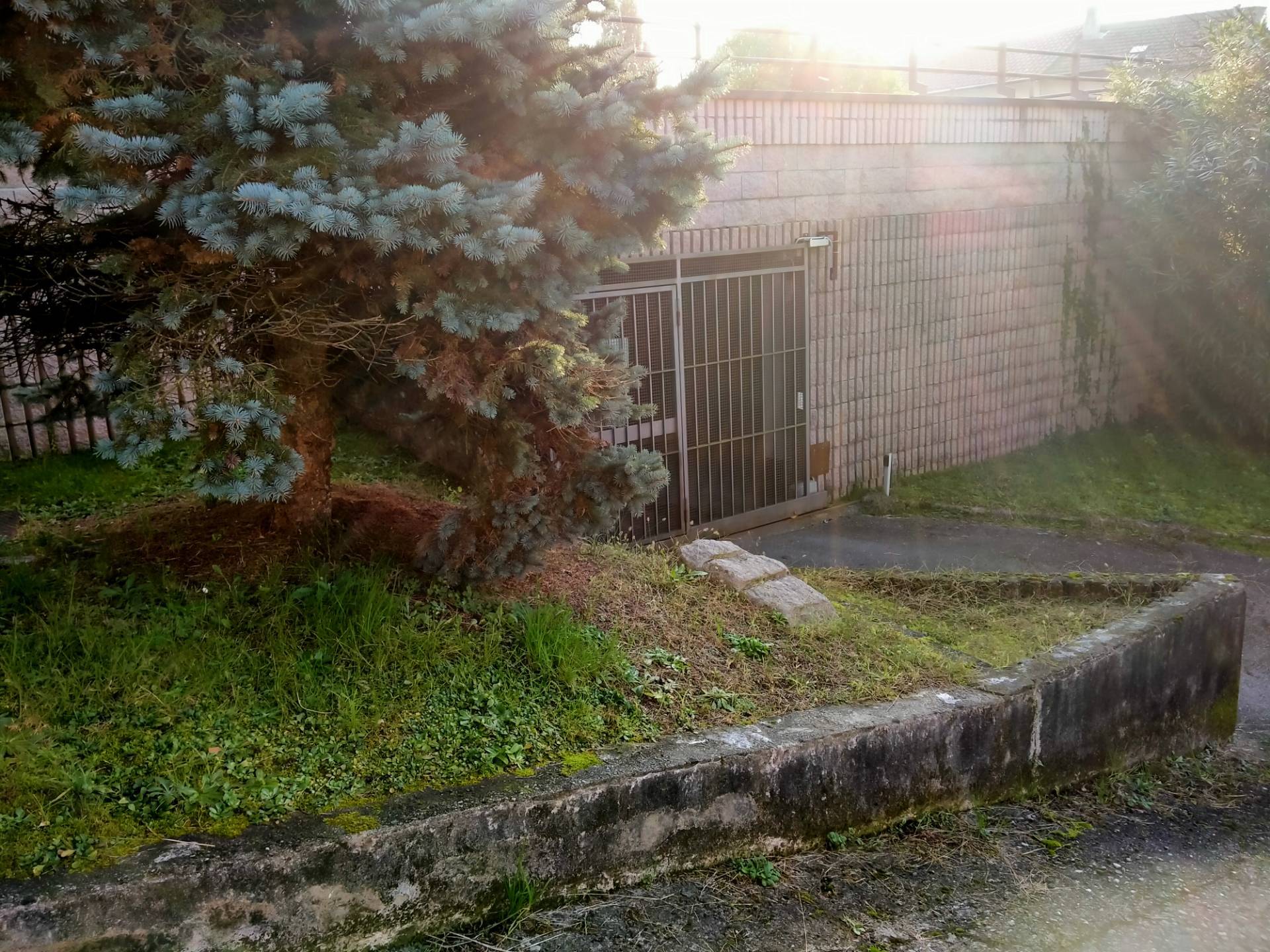 Box o garage in vendita a Malgesso