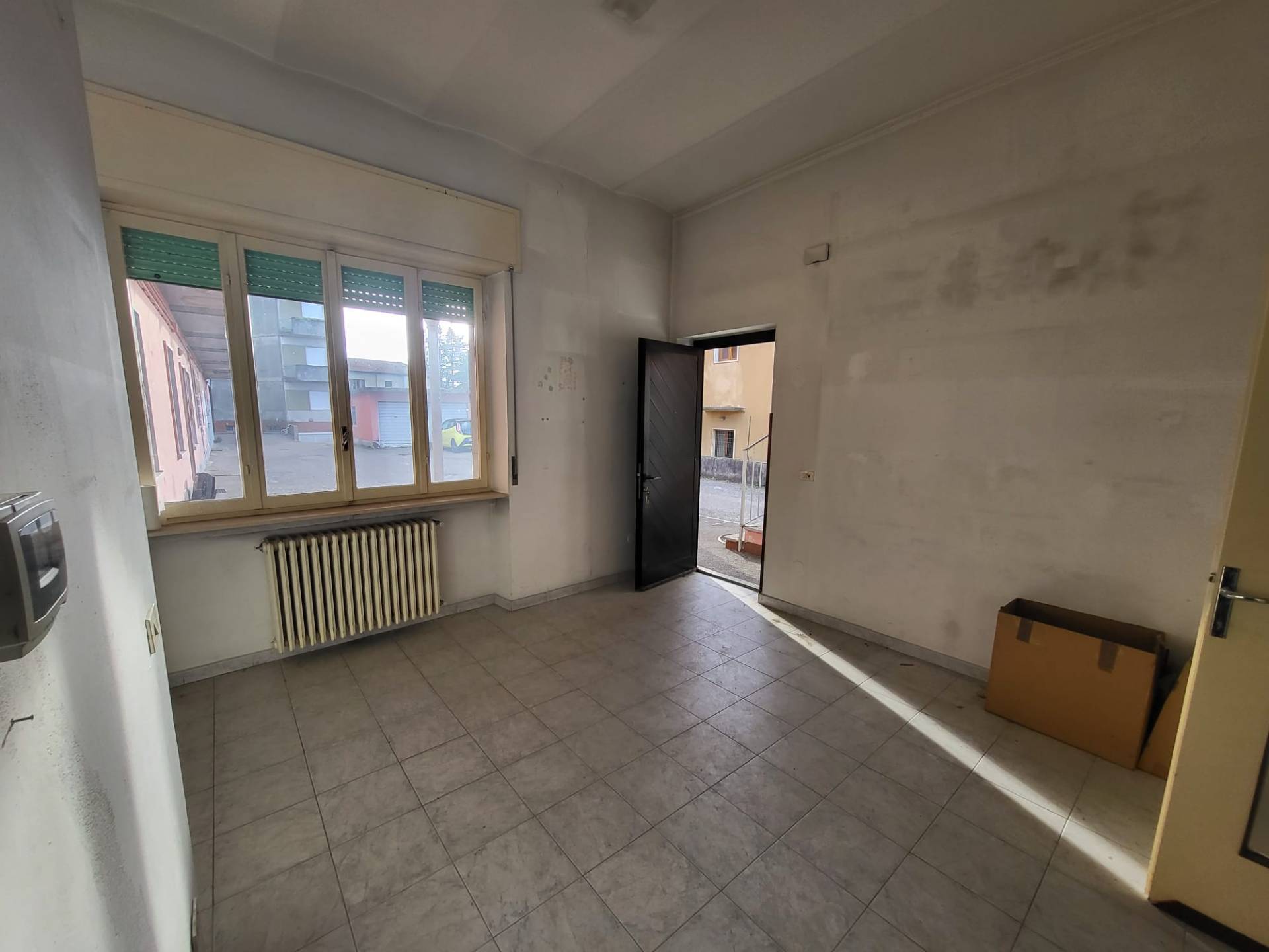 Locale commerciale in vendita a Albizzate