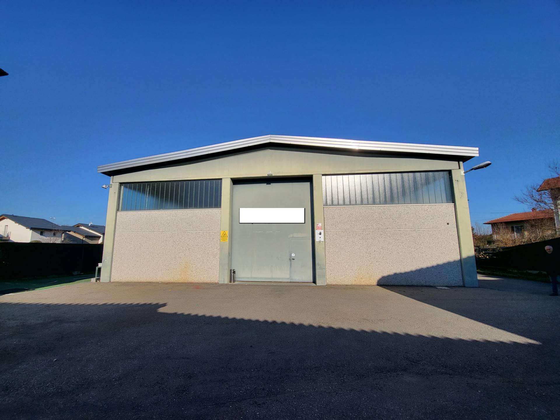 Capannone commerciale / industriale /deposito in vendita a Oleggio Castello