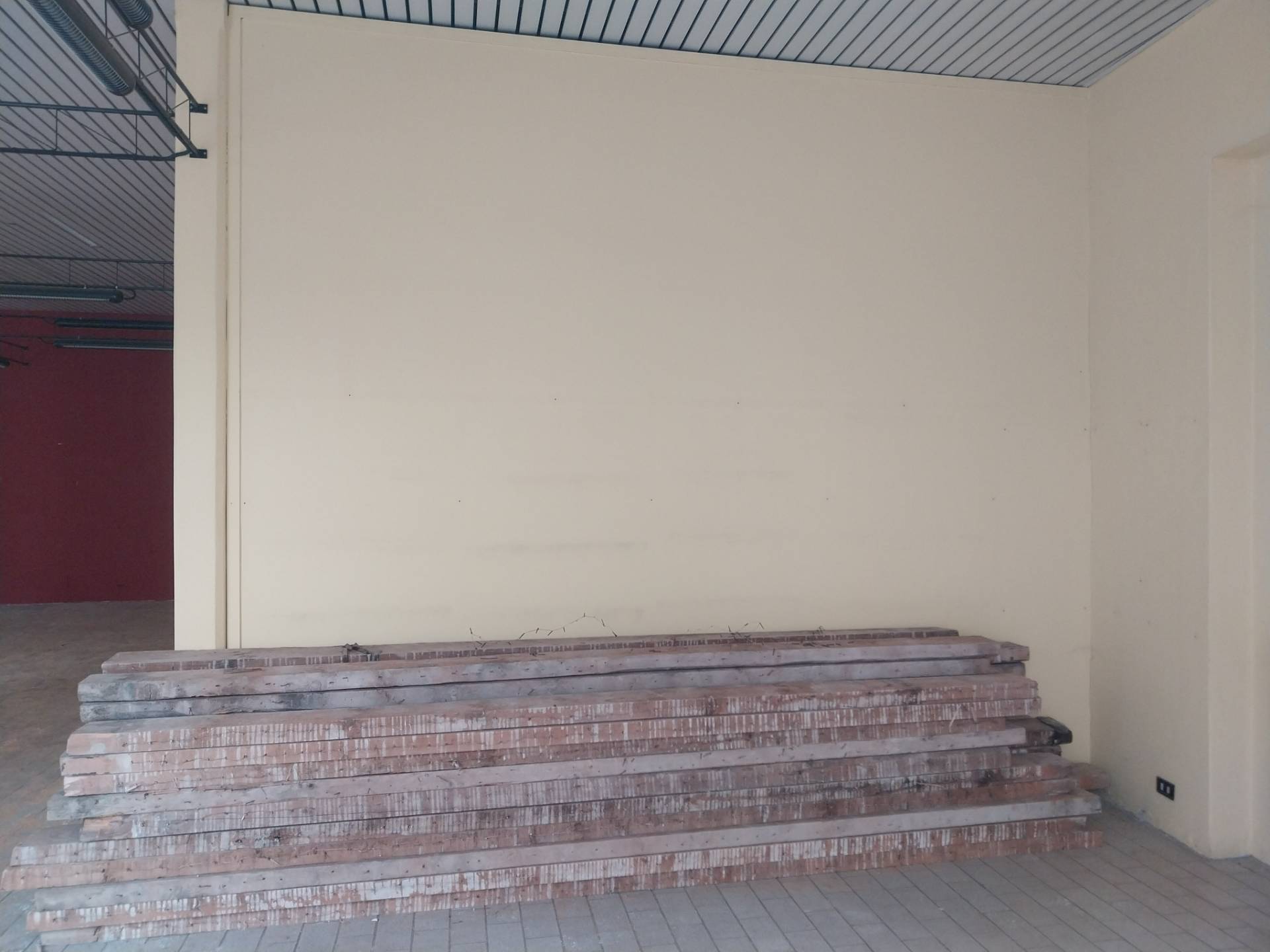 Locale commerciale in affitto a Gallarate