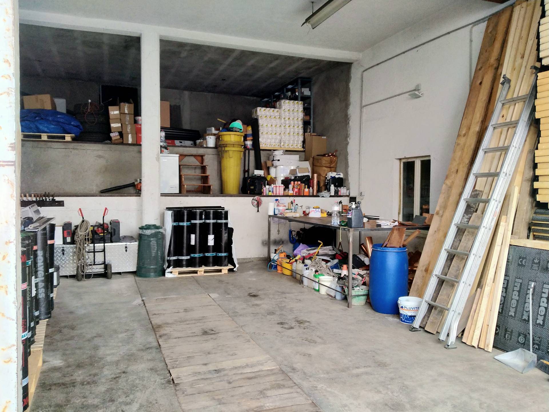 Capannone commerciale / industriale /deposito in vendita a Vergiate